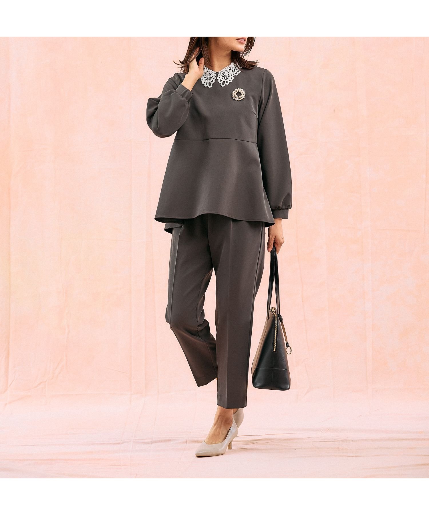 【グローバルワーク/GLOBAL WORK】のストレッチ2WAYブラウス*パンツセット/581023 人気、トレンドファッション・服の通販 founy(ファニー) ファッション Fashion レディースファッション Fashion for Women パンツ Pants & Trousers オケージョン Occasion Wear カフス Cuff Design シンプル Simple, Minimal ストレッチ Stretch, Stretchy Fabric セットアップ Set-Up, Coordinated Outfit ダブル Double, Double-Breasted ツイル Twist, Twisted Detail ペプラム Peplum, Flared Hem レース Lace, Lace Fabric おすすめ Recommended / Our Picks セレモニー Ceremony ビジネス 仕事 通勤 Business / Work / Commuting other-1|ID: prp329100004762316 ipo3291000000034929879