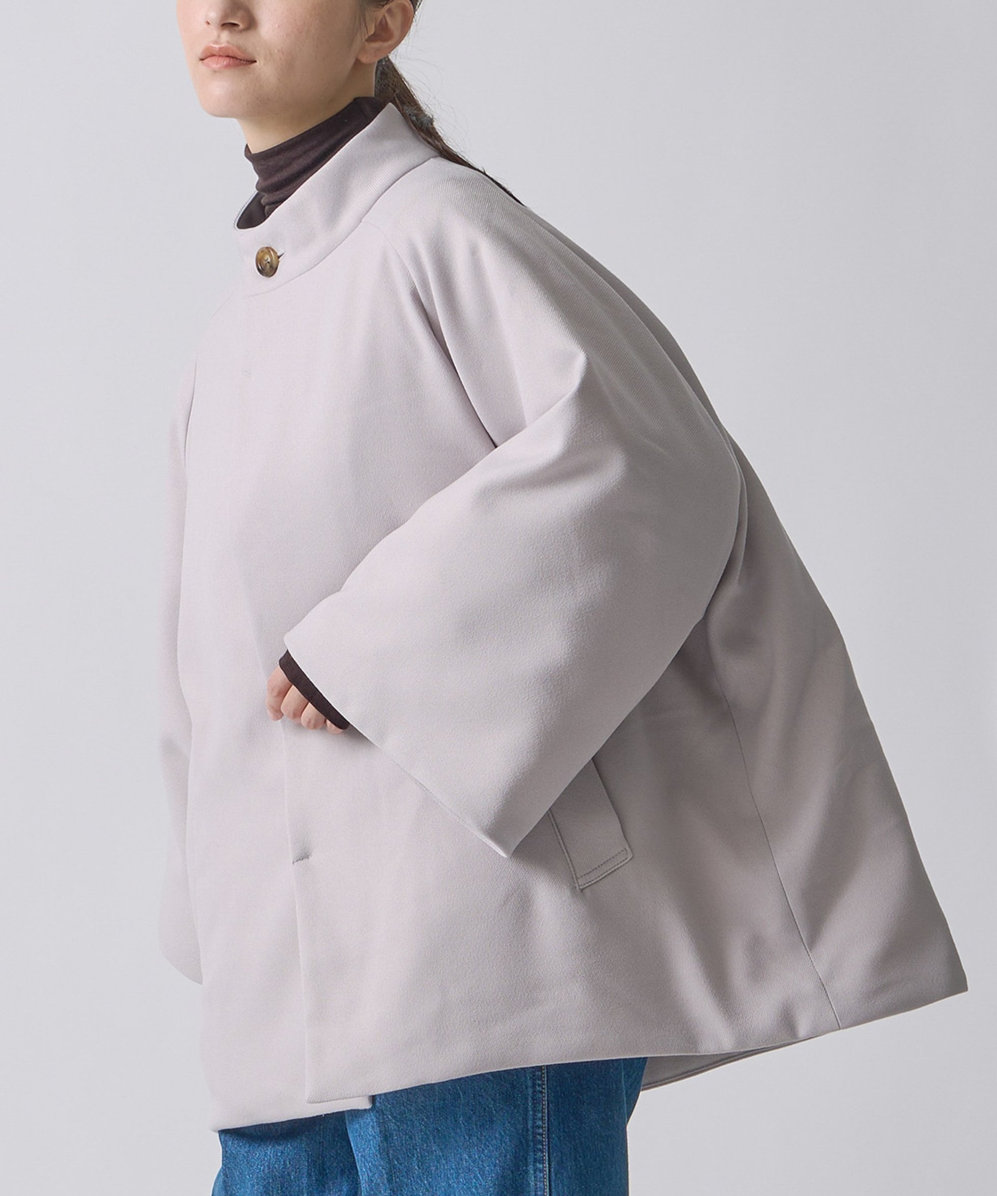 【ビーアパートメント/b apartment / MEN】の「miffew/ ミフュー」CAPE DOWN COAT インテリア・キッズ・メンズ・レディースファッション・服の通販 founy(ファニー) 　ファッション　Fashion　メンズファッション　Fashion for Men　アウター　Men's Coats Outerwear　ダウンジャケット / 軽量ダウン　Down Jackets & Coats　ウォーム　Warm Fabric　コレクション　Collection, Seasonal Line　シンプル　Simple, Minimal　ダウン　Down, Puffer　トレンド　Trend, Trending Now　フェザー　Feather, Feather Detail　フロント　Front, Front Design　リアル　Real, Realistic　冬　Winter / This Winter　再入荷　Restock / Back in Stock　2025年　2025　2025-2026秋冬・A/W　Autumn/Winter 2025–26 AW25–26　GRAYGE|ID: prp329100004762330 ipo3291000000034529298