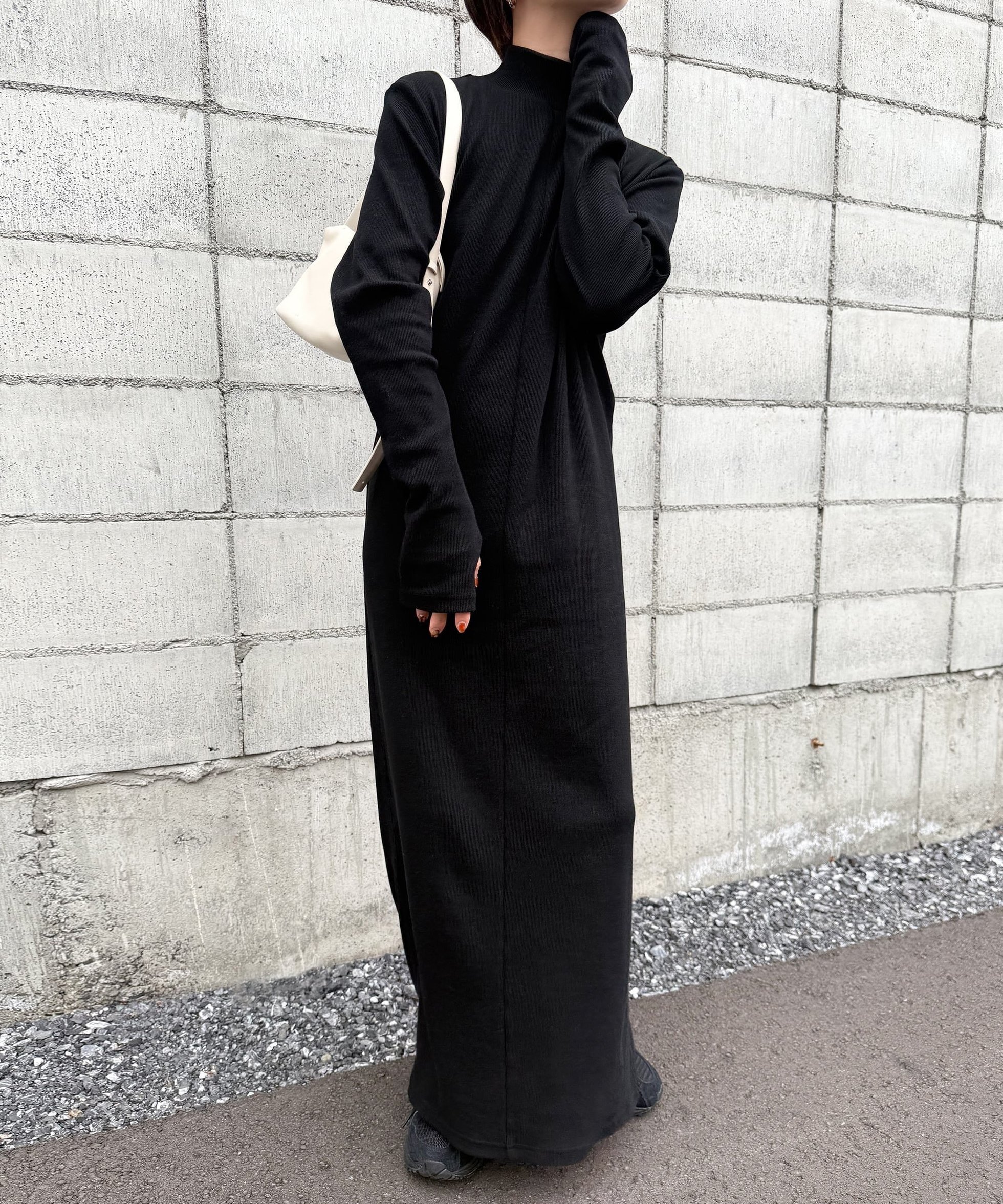 【セレクトモカ/SELECT MOCA】の累計販売10,000枚突破/フィンガースリーブプチハイリブワンピース【bySON】 インテリア・キッズ・メンズ・レディースファッション・服の通販 founy(ファニー) 　ファッション　Fashion　レディースファッション　Fashion for Women　ワンピース　Dresses　洗える　Machine Washable　切替　Switching, Contrast Panel　シンプル　Simple, Minimal　スニーカー　Sneakers, Trainers　センター　Center, Center Line　ダウン　Down, Puffer　バランス　Balance, Style Balance　おすすめ　Recommended / Our Picks　ブラック-02|ID: prp329100004762353 ipo3291000000034622549