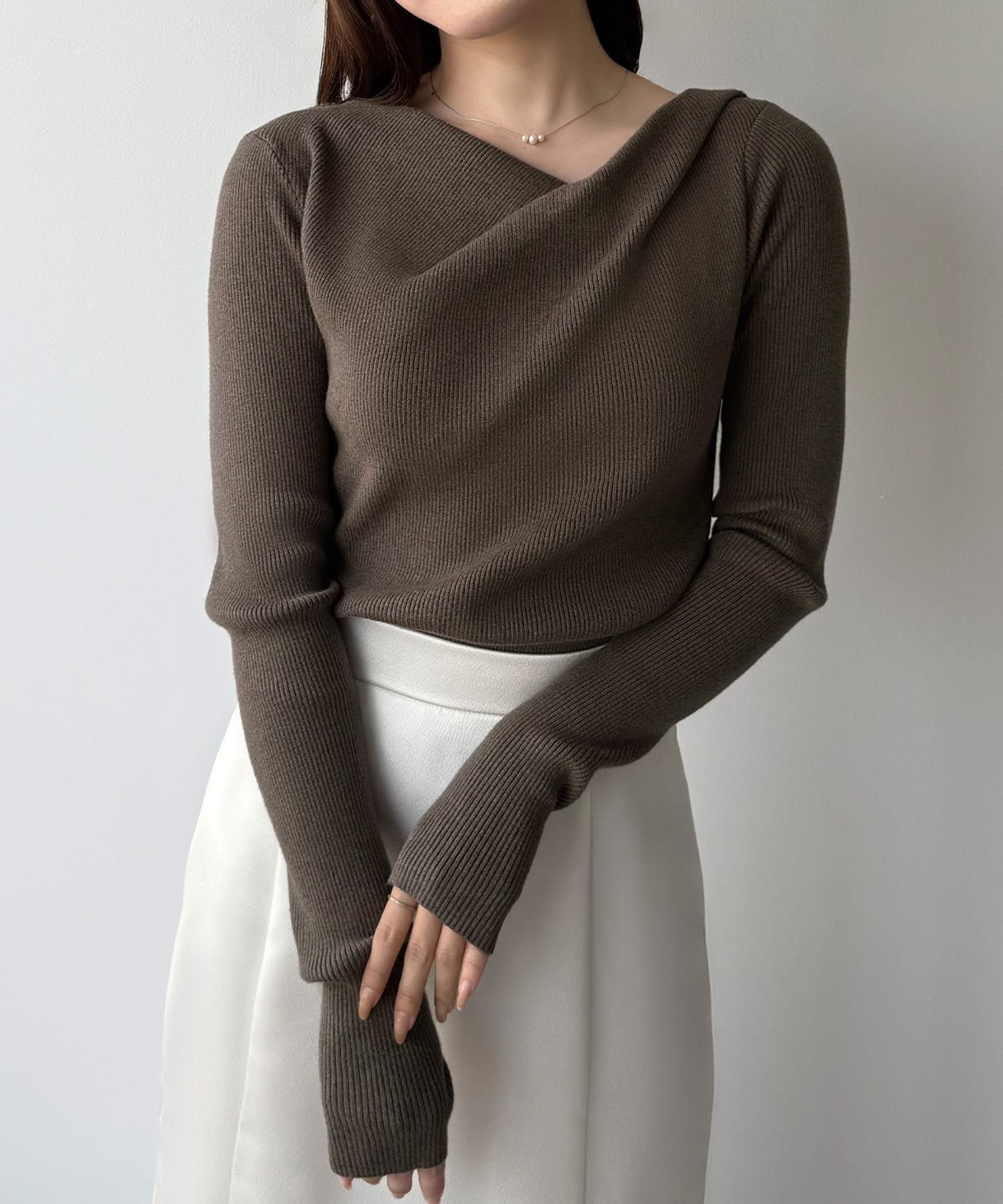 【ジュノア/JUNOAH】のmipiarl フィンガーホールドレープニットトップス インテリア・キッズ・メンズ・レディースファッション・服の通販 founy(ファニー) 　ファッション　Fashion　レディースファッション　Fashion for Women　トップス・カットソー　Cut & Sew Tops　ニット　Knit Tops & Sweaters　モカ|ID: prp329100004762566 ipo3291000000034470019