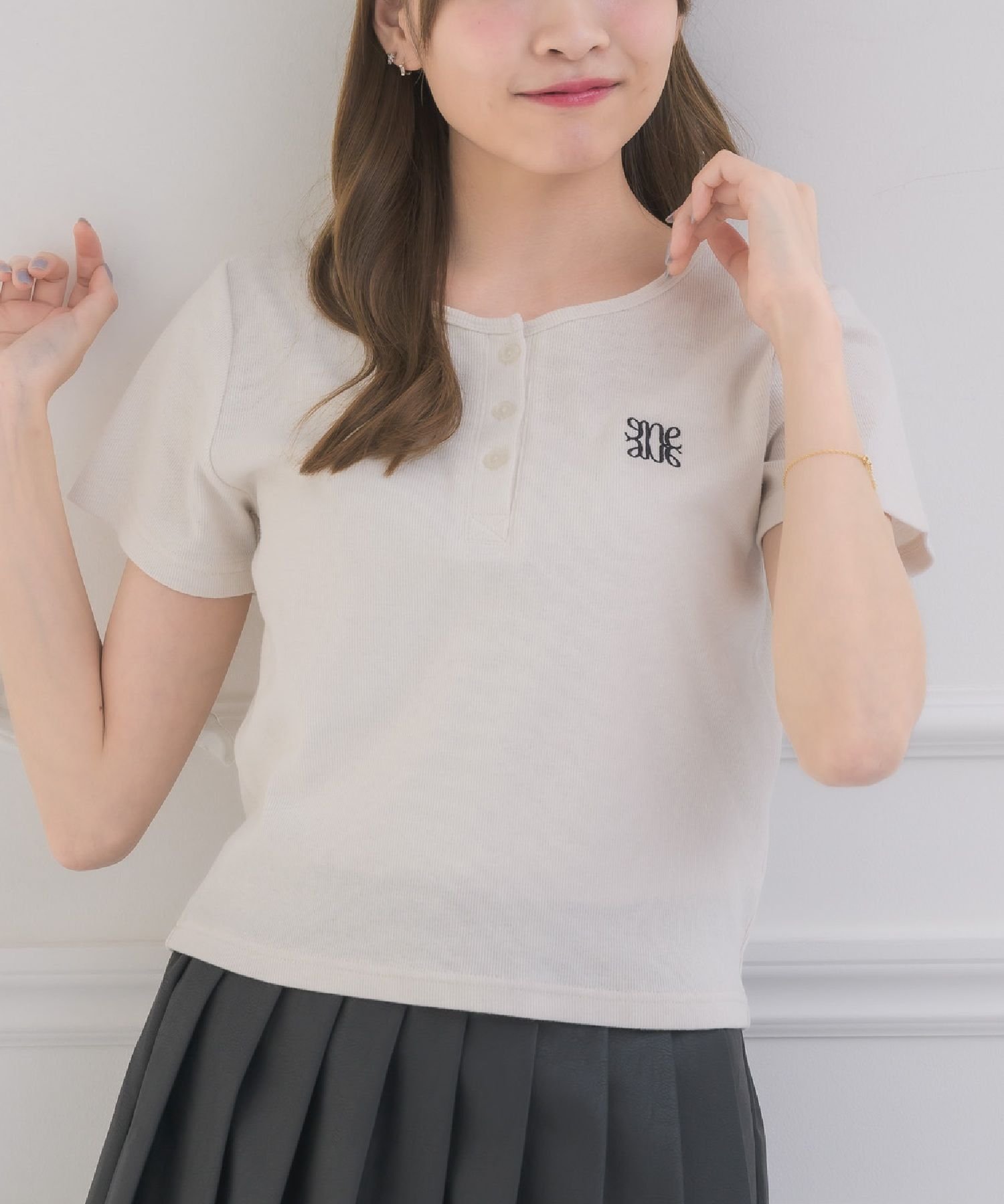 【レトロガール/RETRO GIRL】の刺繍入りヘンリーネックTEE インテリア・キッズ・メンズ・レディースファッション・服の通販 founy(ファニー) ファッション Fashion レディースファッション Fashion for Women おすすめ Recommended / Our Picks シンプル Simple, Minimal フリル Frill, Ruffle エクリュ|ID: prp329100004763125 ipo3291000000034475158