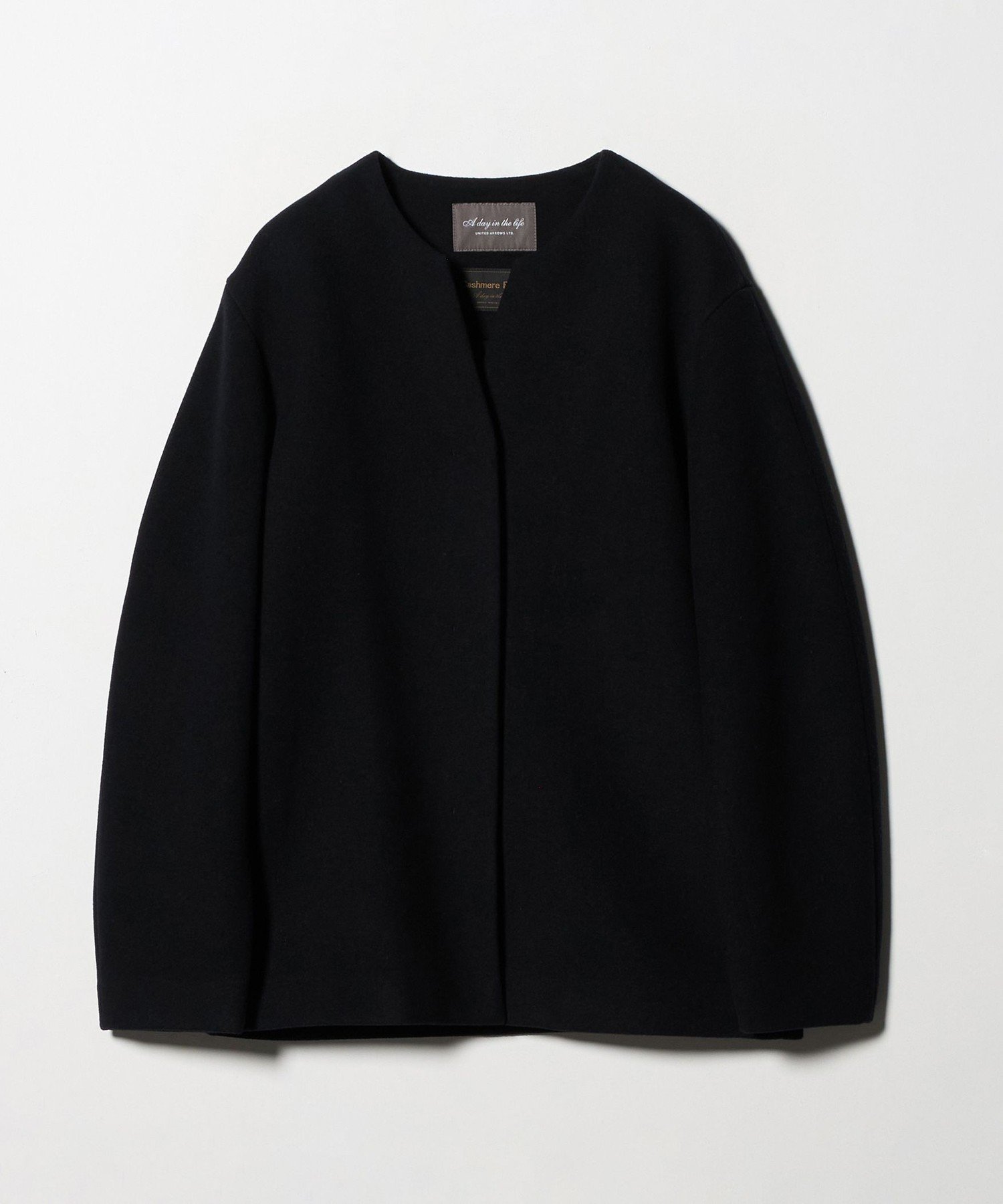 【ユナイテッドアローズ/UNITED ARROWS】のキーネック ショートコート A DAY IN THE LIFE インテリア・キッズ・メンズ・レディースファッション・服の通販 founy(ファニー) 　ファッション　Fashion　レディースファッション　Fashion for Women　アウター　Coat / Outerwear Collection　コート・ロングコート・ピーコート　Long Coats, Peacoats & More　ショート　Short, Short Length　シンプル　Simple, Minimal　ストール　Stole, Wrap　スリーブ　Sleeve, Long Sleeve / Short Sleeve　タイトスカート　Pencil Skirt, Tight Skirt　トレンド　Trend, Trending Now　なめらか　Smooth, Silky Texture　バランス　Balance, Style Balance　フェイス　Face, Facial Design　フロント　Front, Front Design　マフラー　Scarf, Muffler　メルトン　Melton, Heavy Wool　アウトレット　Outlet / Clearance　おすすめ　Recommended / Our Picks　エレガント 上品　Elegant　ビジネス 仕事 通勤　Business / Work / Commuting　BLACK|ID: prp329100004763165 ipo3291000000034998483