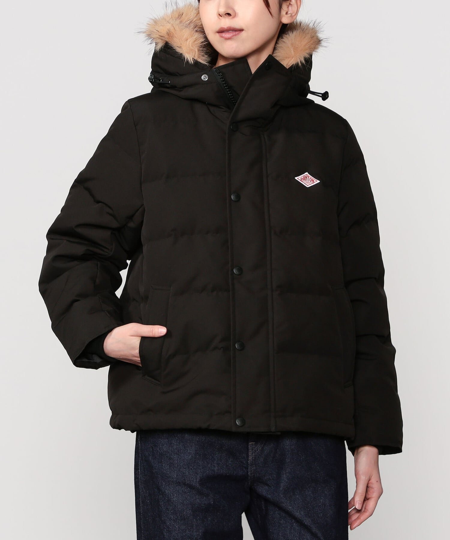 【ビショップ/Bshop】のポリエステルタッサー ファーフード ダウンジャケット WOMEN インテリア・キッズ・メンズ・レディースファッション・服の通販 founy(ファニー) ファッション Fashion レディースファッション Fashion for Women アウター Coat / Outerwear Collection レディースジャケット・軽アウター Jackets ショート Short, Short Length ジャケット Jacket, Outerwear ダウン Down, Puffer ドット Polka Dot, Dot Pattern 定番 Standard, Basic Item フィット Fit, Slim Fit フェイクファー Faux Fur, Imitation Fur フラップ Flap, Flap Pocket フランス France, French ポケット Pocket, Pocket Detail レギュラー Regular, Standard Fit ワーク Workwear, Utility Style BLACK|ID: prp329100004763294 ipo3291000000034569821