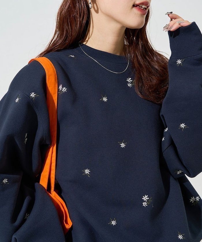 【フリークスストア/FREAK'S STORE】の小花 刺繍 裏起毛 スウェット プルオーバー【限定展開】 インテリア・キッズ・メンズ・レディースファッション・服の通販 founy(ファニー) ファッション Fashion レディースファッション Fashion for Women トップス・カットソー Cut & Sew Tops レディースパーカー・カジュアルフーディー Casual Hoodies & Sweatshirts カジュアルプルオーバー・ニットトップス Pullovers & Knit Tops / Casual Pullovers スウェット・クルーネックトップス Sweatshirts & Crewnecks / Relaxed Fit Sweat Tops 冬 Winter / This Winter おすすめ Recommended / Our Picks シンプル Simple, Minimal スウェット / スエット Sweatshirt, Sweatwear スニーカー Sneakers, Trainers デニム Denim, Jeans Material バランス Balance, Style Balance フレア Flare, Flared ベーシック Basic, Essential マーメイド Mermaid, Fishtail Silhouette ワイド Wide, Wide Fit A/W・秋冬 Autumn/Winter ネイビー|ID: prp329100004763504 ipo3291000000034482338