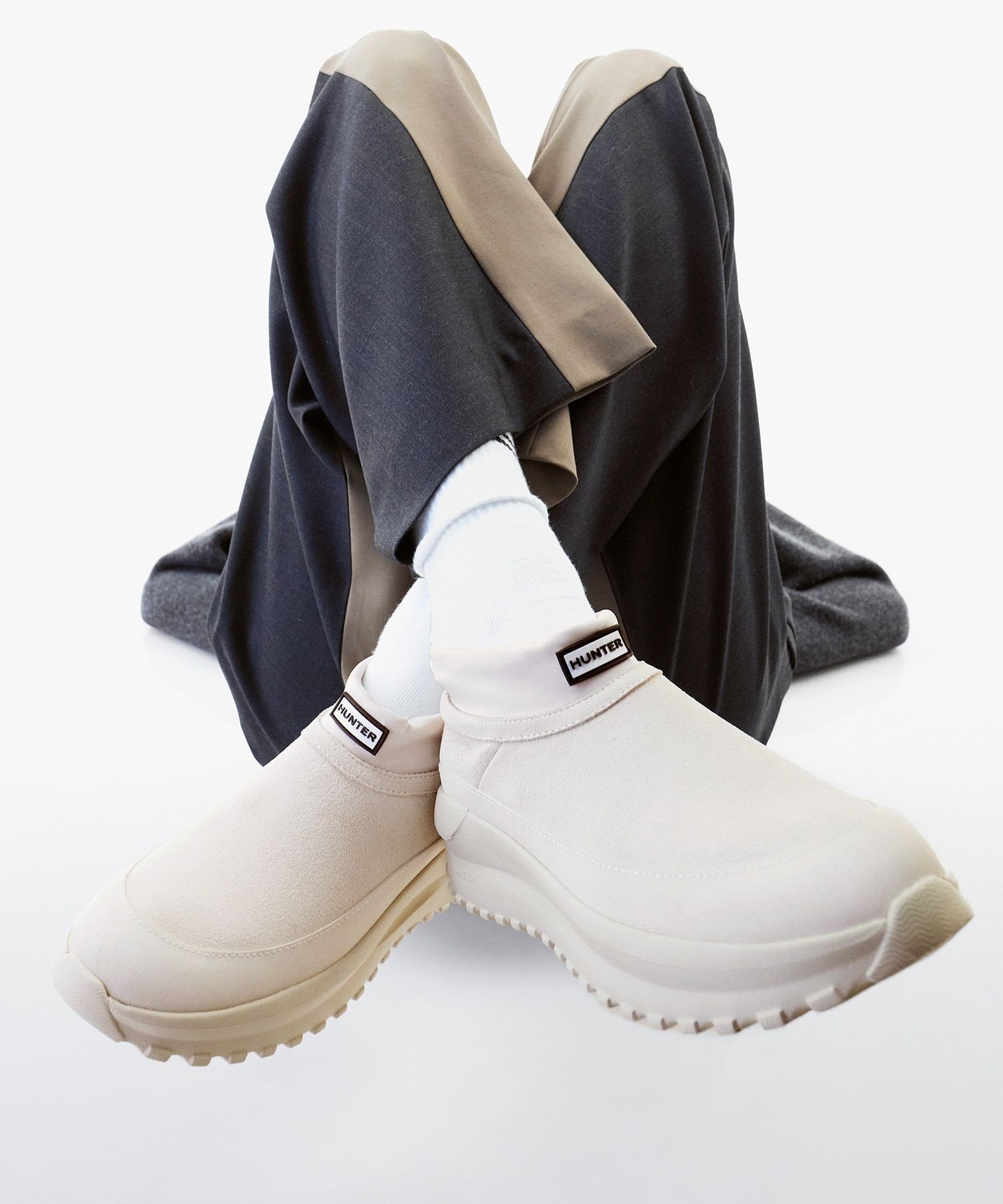 【アダム エ ロペ/ADAM ET ROPE'】の【HUNTER for ADAM ET ROPE 】別注 TRAVEL FLOW SUEDE TRAINER インテリア・キッズ・メンズ・レディースファッション・服の通販 founy(ファニー) ファッション Fashion レディースファッション Fashion for Women シューズ Shoes, Footwear ソックス Socks, Hosiery フィット Fit, Slim Fit フロント Front, Front Design 別注 Limited Edition, Custom Order モノトーン Monotone, Black and White リアル Real, Realistic A/W・秋冬 Autumn/Winter 旅行 Travel 2025年 2025 2025春夏・S/S Spring/Summer 2025 SS25 2026年 2026 クリーム(83)|ID: prp329100004763531 ipo3291000000034482664