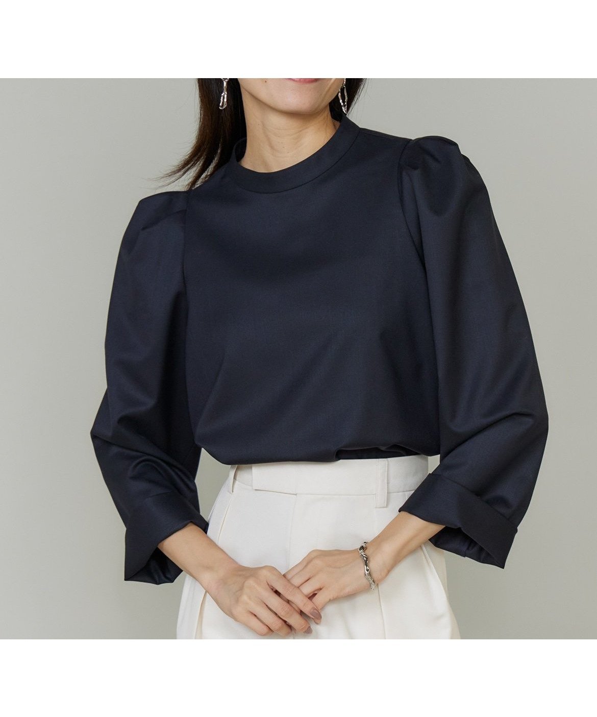 【イネド/INED】の《三尋木奈保コラボ・Oggi12月号掲載》盛り袖ブラウス インテリア・キッズ・メンズ・レディースファッション・服の通販 founy(ファニー) 　雑誌掲載アイテム　Magazine Picks & Fashion Features　ファッション雑誌　Fashion Magazines　オッジ　Oggi　ファッション　Fashion　レディースファッション　Fashion for Women　トップス・カットソー　Cut & Sew Tops　シャツ・ブラウス・オフィスカジュアル　Elegant Blouses & Button-Ups　エレガント 上品　Elegant　12月号　December Issue　シルク　Silk, 100% Silk　スマート　Smart, Elegant　雑誌　Magazine, Fashion Magazine　デニム　Denim, Jeans Material　ネイビー|ID: prp329100004764529 ipo3291000000034663383