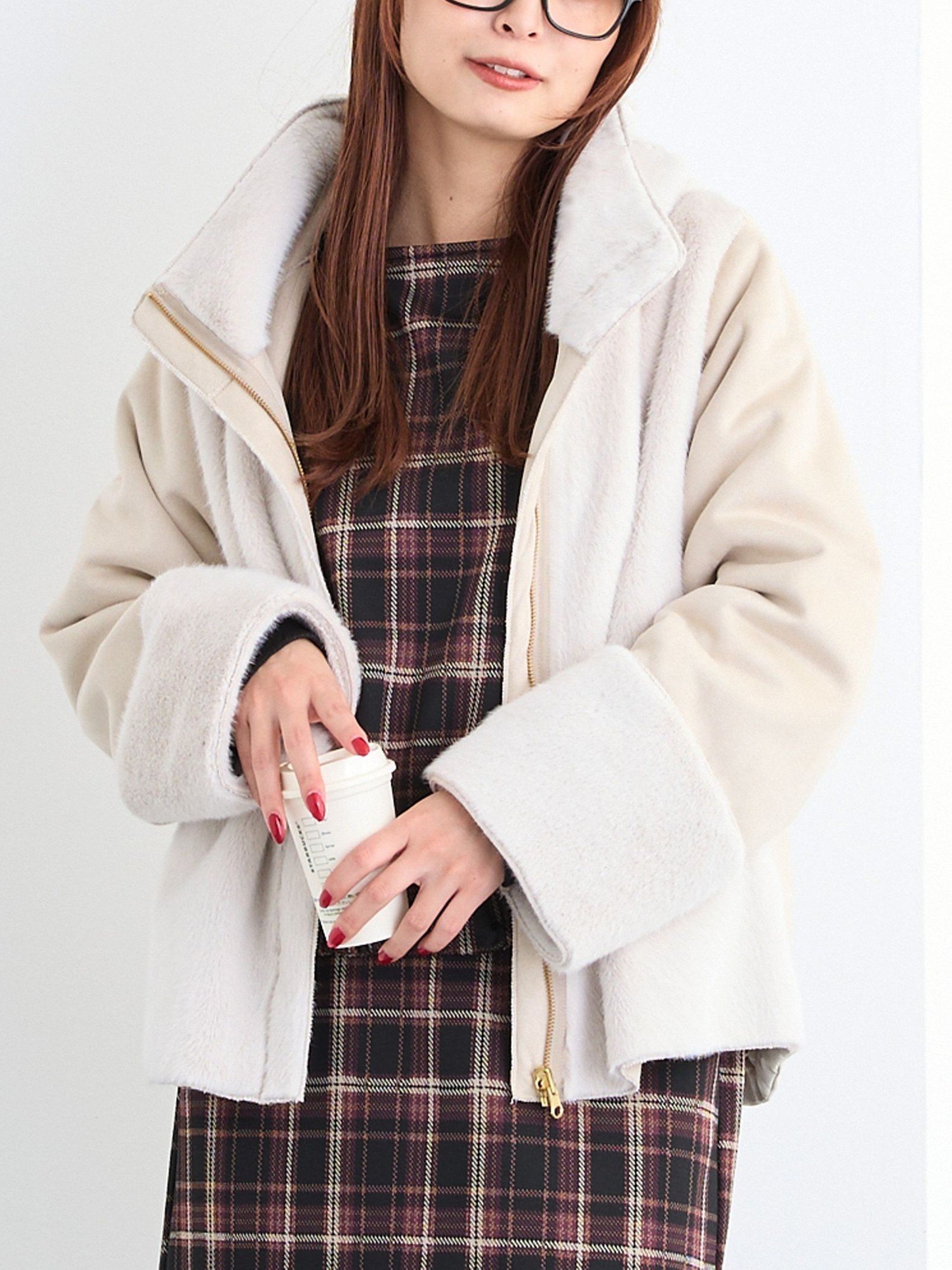 【ニコル クラブ/NICOLE CLUB】のファームートンリバーシブルブルゾン インテリア・キッズ・メンズ・レディースファッション・服の通販 founy(ファニー) 　ファッション　Fashion　レディースファッション　Fashion for Women　アウター　Coat / Outerwear Collection　ブルゾンジャケット・スポーティアウター　Blouson Jackets　キルティング　Quilted, Quilting　ダウン　Down, Puffer　デニム　Denim, Jeans Material　フェイク　Faux, Fake　フェイクファー　Faux Fur, Imitation Fur　ブルゾン　Blouson, Bomber Jacket　ムートン　Shearling, Mouton　リバーシブル　Reversible, Two-Sided　28オフホワイト|ID: prp329100004765078 ipo3291000000034498026