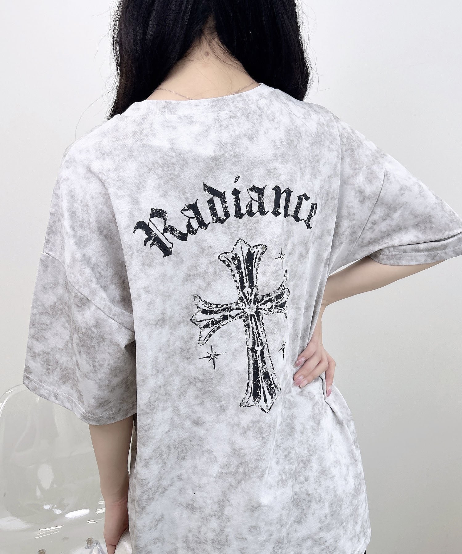 【イング/INGNI】のムラ染めバックラインストーンクロスロゴチュニックTシャツ インテリア・キッズ・メンズ・レディースファッション・服の通販 founy(ファニー) ファッション Fashion レディースファッション Fashion for Women トップス・カットソー Cut & Sew Tops シャツ・ブラウス・オフィスカジュアル Elegant Blouses & Button-Ups ロングTシャツ・Tシャツ Longline T-Shirts & Tees チュニック Tunic, Long Top フォルム Silhouette, Form グレー|ID: prp329100004765111 ipo3291000000034498417