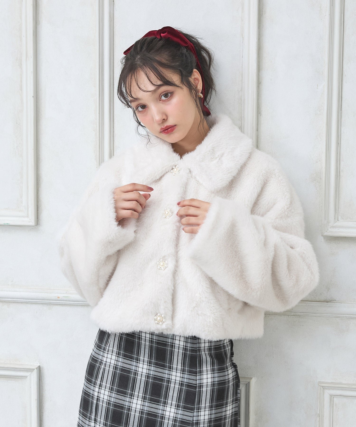 【イング/INGNI】のビジュ釦ステンカラーエコファーブラウス インテリア・キッズ・メンズ・レディースファッション・服の通販 founy(ファニー) 　ファッション　Fashion　レディースファッション　Fashion for Women　トップス・カットソー　Cut & Sew Tops　シャツ・ブラウス・オフィスカジュアル　Elegant Blouses & Button-Ups　エレガント 上品　Elegant　ガーリー　Girly, Feminine Style　ジャケット　Jacket, Outerwear　スマホ　Smartphone, Mobile Device　なめらか　Smooth, Silky Texture　バランス　Balance, Style Balance　ビジュー　Bijou, Jewel-like Accent　フェミニン　Feminine, Girly　フロント　Front, Front Design　ポケット　Pocket, Pocket Detail　ミニスカート　Mini Skirt, Short Skirt　ロング　Long, Long-Length　おすすめ　Recommended / Our Picks　アイボリー|ID: prp329100004765185 ipo3291000000034498948