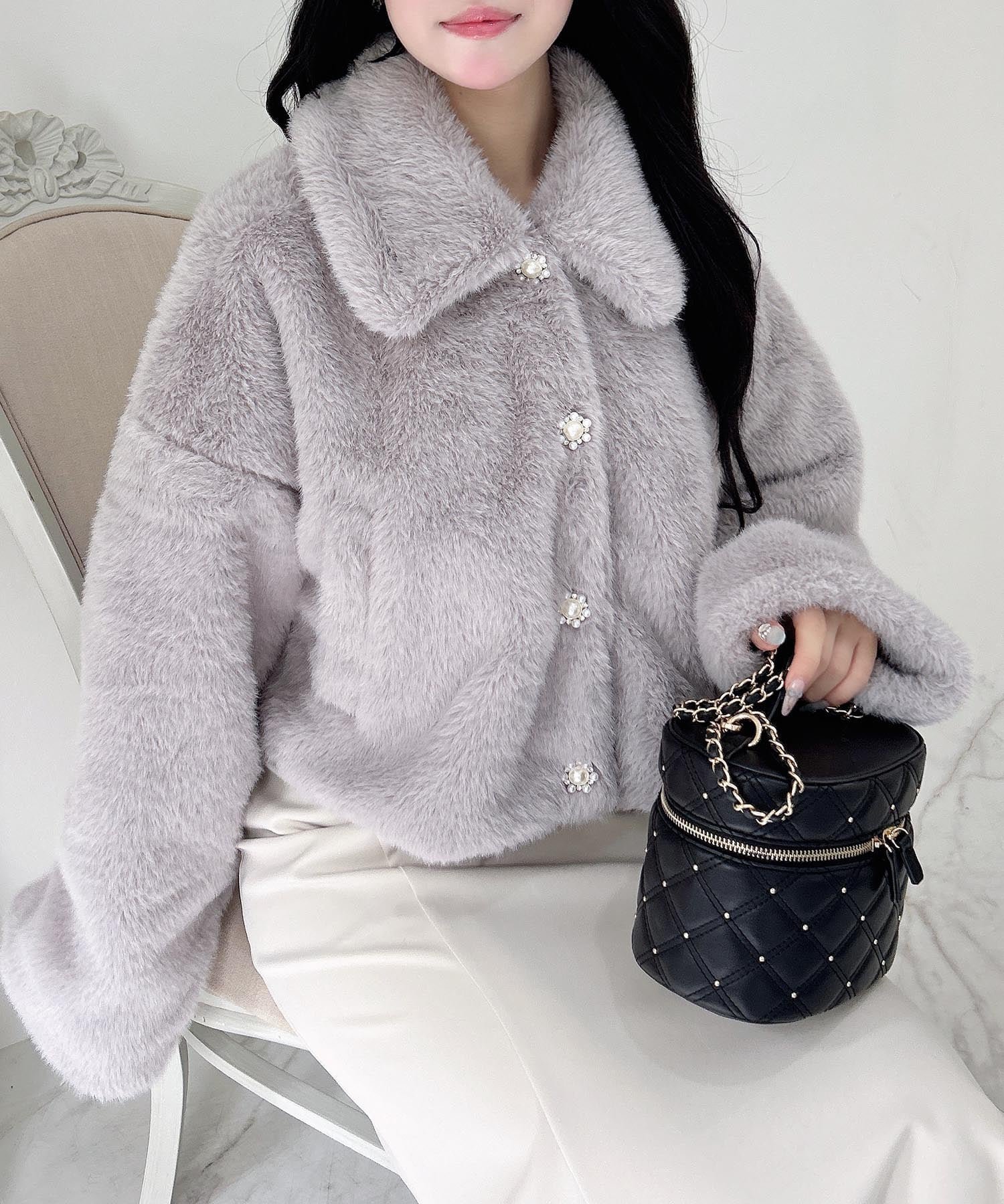 【イング/INGNI】のビジュ釦ステンカラーエコファーブラウス インテリア・キッズ・メンズ・レディースファッション・服の通販 founy(ファニー) 　ファッション　Fashion　レディースファッション　Fashion for Women　トップス・カットソー　Cut & Sew Tops　シャツ・ブラウス・オフィスカジュアル　Elegant Blouses & Button-Ups　エレガント 上品　Elegant　ガーリー　Girly, Feminine Style　ジャケット　Jacket, Outerwear　スマホ　Smartphone, Mobile Device　なめらか　Smooth, Silky Texture　バランス　Balance, Style Balance　ビジュー　Bijou, Jewel-like Accent　フェミニン　Feminine, Girly　フロント　Front, Front Design　ポケット　Pocket, Pocket Detail　ミニスカート　Mini Skirt, Short Skirt　ロング　Long, Long-Length　おすすめ　Recommended / Our Picks　グレージュ|ID: prp329100004765185 ipo3291000000034498953