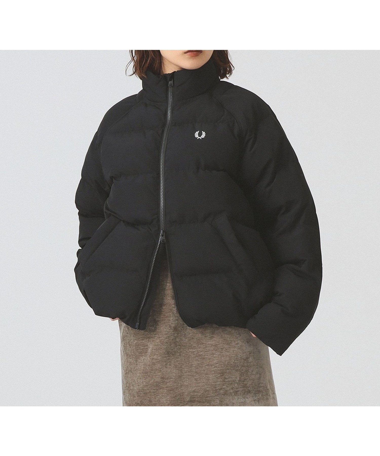 【ビームス ウイメン/BEAMS】のFRED PERRY / Raglan Sleeve Padded Jacket インテリア・キッズ・メンズ・レディースファッション・服の通販 founy(ファニー) 　ファッション　Fashion　レディースファッション　Fashion for Women　アウター　Coat / Outerwear Collection　レディースジャケット・軽アウター　Jackets　アウトドア　Outdoor Clothing　クロップド　Cropped, Short Length　スポーティ　Sporty, Casual Athletic　スラックス　Slacks, Dress Pants　スリーブ　Sleeve, Long Sleeve / Short Sleeve　ダウン　Down, Puffer　デニム　Denim, Jeans Material　トレンド　Trend, Trending Now　フィット　Fit, Slim Fit　ベスト　Vest, Waistcoat　ボックス　Boxy, Box Shape　ポケット　Pocket, Pocket Detail　リラックス　Relax, Relaxed Fit　ロンドン　London Style, British Inspired　冬　Winter / This Winter　エレガント 上品　Elegant　BLACK|ID: prp329100004765345 ipo3291000000034632448