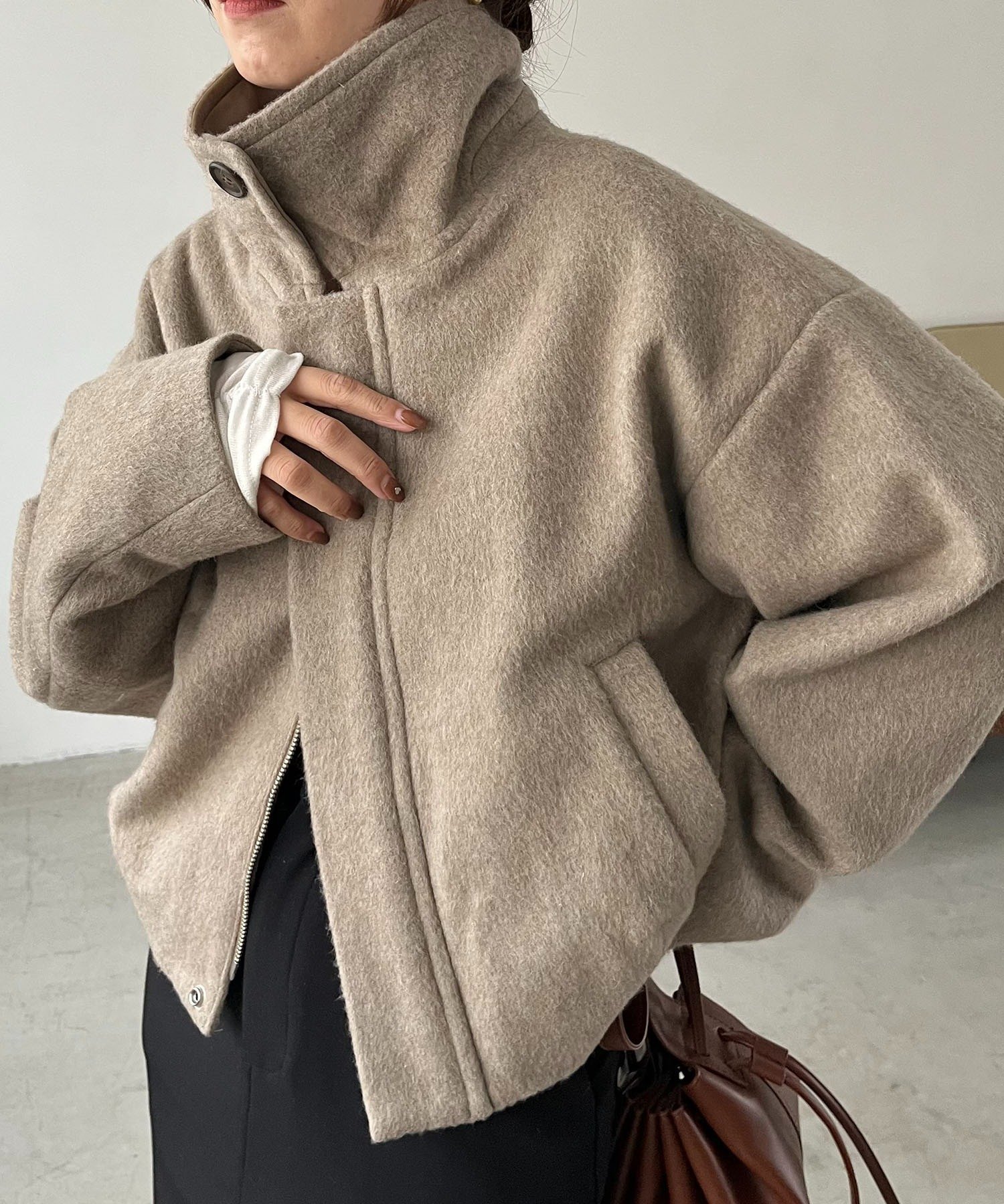 【カプリシューレマージュ/CAPRICIEUX LEMAGE】の【2WAYで着用可能】スタンドウールショートコート インテリア・キッズ・メンズ・レディースファッション・服の通販 founy(ファニー) 　ファッション　Fashion　レディースファッション　Fashion for Women　アウター　Coat / Outerwear Collection　コート・ロングコート・ピーコート　Long Coats, Peacoats & More　おすすめ　Recommended / Our Picks　ジップ　Zip, Zipper　スタンド　Stand Collar, Upright Stand　スリーブ　Sleeve, Long Sleeve / Short Sleeve　バランス　Balance, Style Balance　ブルゾン　Blouson, Bomber Jacket　ボトム　Bottoms, Lower Wear　マキシ　Maxi, Full Length　ワイド　Wide, Wide Fit　ベージュ|ID: prp329100004765448 ipo3291000000034963421