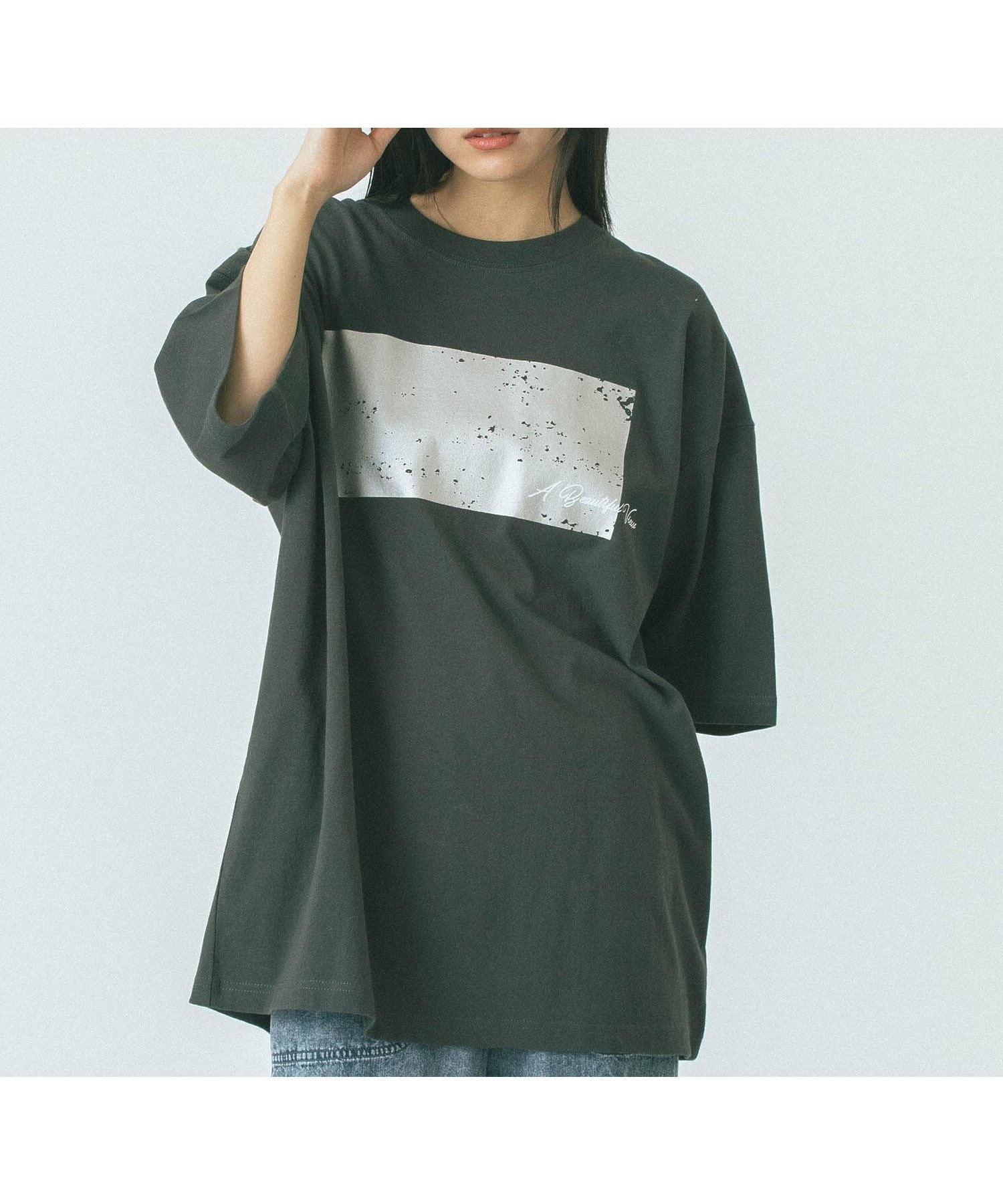 【ローズバッド/ROSE BUD】のGLITTER PRINT BIG TEE インテリア・キッズ・メンズ・レディースファッション・服の通販 founy(ファニー) 　ファッション　Fashion　レディースファッション　Fashion for Women　おすすめ　Recommended / Our Picks　ショート　Short, Short Length　シンプル　Simple, Minimal　スラックス　Slacks, Dress Pants　デニム　Denim, Jeans Material　トレンド　Trend, Trending Now　ビッグ　Big, Oversized　プリント　Print, Printed Pattern　リラックス　Relax, Relaxed Fit　再入荷　Restock / Back in Stock　GREY|ID: prp329100004765463 ipo3291000000034501122