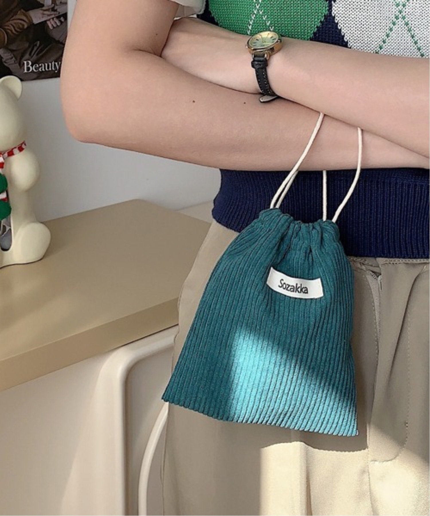 【チェルカ/CERCA】のPochi Pouch/コーデュロイ 巾着 ミニ ポーチ インテリア・キッズ・メンズ・レディースファッション・服の通販 founy(ファニー) 　ファッション　Fashion　レディースファッション　Fashion for Women　ポーチ&ミニバッグ　Pouches & Mini Bags　コーデュロイ　Corduroy, Cord Fabric　シンプル　Simple, Minimal　ポーチ　Pouch, Small Case　ワンポイント　One Point, Statement Accent　再入荷　Restock / Back in Stock　巾着　Drawstring Bag, Kinchaku　ダークグリーン|ID: prp329100004765592 ipo3291000000034722757