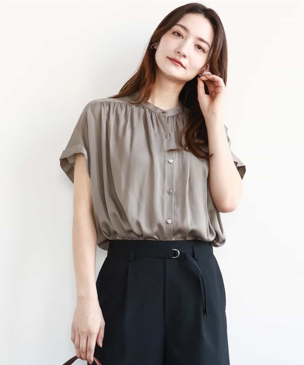 【エムケイ ミッシェルクラン/MK MICHEL KLEIN】のバンドカラーサテンブラウス/接触冷感/洗える インテリア・キッズ・メンズ・レディースファッション・服の通販 founy(ファニー) 　ファッション　Fashion　レディースファッション　Fashion for Women　トップス・カットソー　Cut & Sew Tops　シャツ・ブラウス・オフィスカジュアル　Elegant Blouses & Button-Ups　春　Spring　洗える　Machine Washable　秋　Autumn　ギャザー　Gathered, Ruffled　サテン　Satin, Glossy Fabric　セットアップ　Set-Up, Coordinated Outfit　ボトム　Bottoms, Lower Wear　メタル　Metal, Metal Parts　冬　Winter / This Winter　夏　Summer　カーキ|ID: prp329100004765616 ipo3291000000034502459