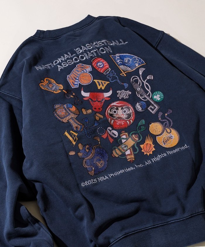 【フリークスストア/FREAK'S STORE】のNBA 別注 和柄ランダムロゴ クルーネックスウェット 25AW インテリア・キッズ・メンズ・レディースファッション・服の通販 founy(ファニー) 　ファッション　Fashion　レディースファッション　Fashion for Women　トップス・カットソー　Cut & Sew Tops　レディースパーカー・カジュアルフーディー　Casual Hoodies & Sweatshirts　スウェット・クルーネックトップス　Sweatshirts & Crewnecks / Relaxed Fit Sweat Tops　2025年　2025　2025-2026秋冬・A/W　Autumn/Winter 2025–26 AW25–26　冬　Winter / This Winter　おすすめ　Recommended / Our Picks　キャップ　Cap, Baseball Cap　グラフィック　Graphic, Graphic Design　スニーカー　Sneakers, Trainers　フロント　Front, Front Design　プリント　Print, Printed Pattern　ランダム　Random, Irregular　ワイド　Wide, Wide Fit　ワンポイント　One Point, Statement Accent　別注　Limited Edition, Custom Order　定番　Standard, Basic Item　A/W・秋冬　Autumn/Winter　ネイビー|ID: prp329100004765624 ipo3291000000034896012