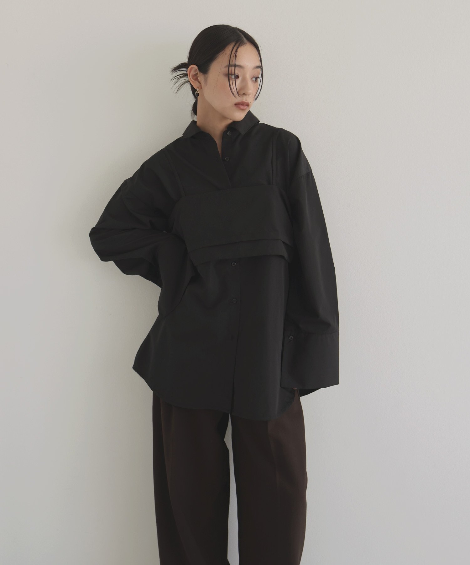 【ヘラム/hellam】のブロード ビスチェアンサンブルシャツ インテリア・キッズ・メンズ・レディースファッション・服の通販 founy(ファニー) 　ファッション　Fashion　レディースファッション　Fashion for Women　トップス・カットソー　Cut & Sew Tops　アンサンブルニット　Knit Ensembles & Twin Sets　シャツ・ブラウス・オフィスカジュアル　Elegant Blouses & Button-Ups　ビスチェ　Bustiers & Corset Tops / Layered Bustier Style　ビスチェ　Bustier, Corset Top　ブロード　Broadcloth, Fine Cotton　ブラック|ID: prp329100004765739 ipo3291000000034503524