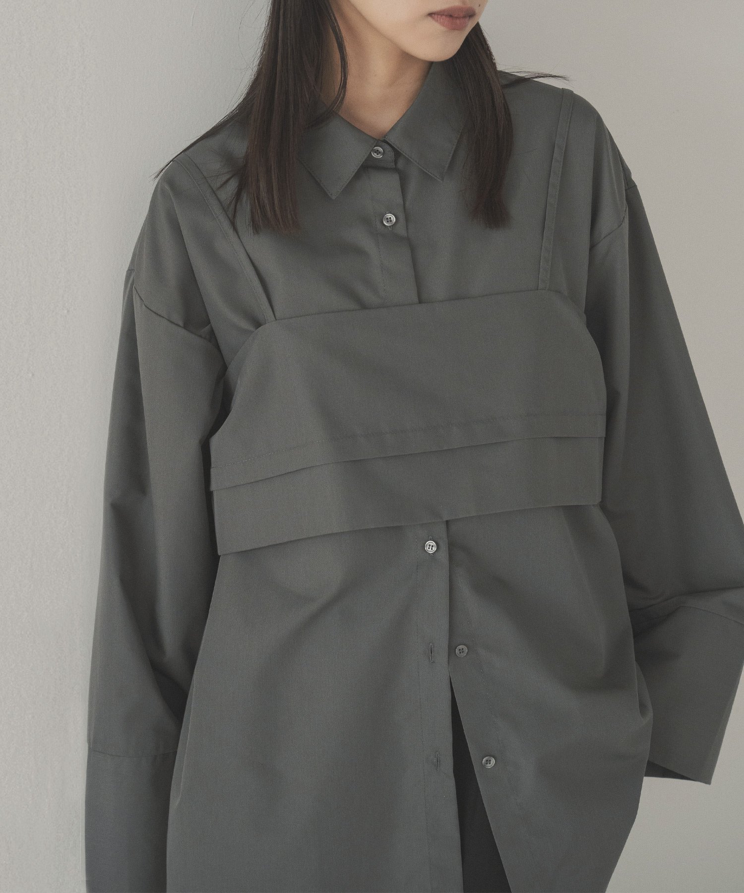 【ヘラム/hellam】のブロード ビスチェアンサンブルシャツ インテリア・キッズ・メンズ・レディースファッション・服の通販 founy(ファニー) 　ファッション　Fashion　レディースファッション　Fashion for Women　トップス・カットソー　Cut & Sew Tops　アンサンブルニット　Knit Ensembles & Twin Sets　シャツ・ブラウス・オフィスカジュアル　Elegant Blouses & Button-Ups　ビスチェ　Bustiers & Corset Tops / Layered Bustier Style　ビスチェ　Bustier, Corset Top　ブロード　Broadcloth, Fine Cotton　チャコール|ID: prp329100004765739 ipo3291000000034503526