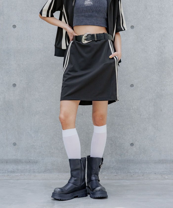 【ページボーイ/PAGEBOY】の【セットアップ対応】ライントラックミニスカート インテリア・キッズ・メンズ・レディースファッション・服の通販 founy(ファニー) https://founy.com/ ファッション Fashion レディースファッション Fashion for Women セットアップ Matching Sets スカート・ミニ/ミディ/マキシ Skirts / Mini, Midi & Maxi Skirts スカート Skirts ミニスカート Mini Skirts おすすめ Recommended / Our Picks ギャザー Gathered, Ruffled ジャケット Jacket, Outerwear セットアップ Set-Up, Coordinated Outfit ミニスカート Mini Skirt, Short Skirt ループ Loop, Loop Knit |ID: prp329100004766112 ipo3291000000034508310