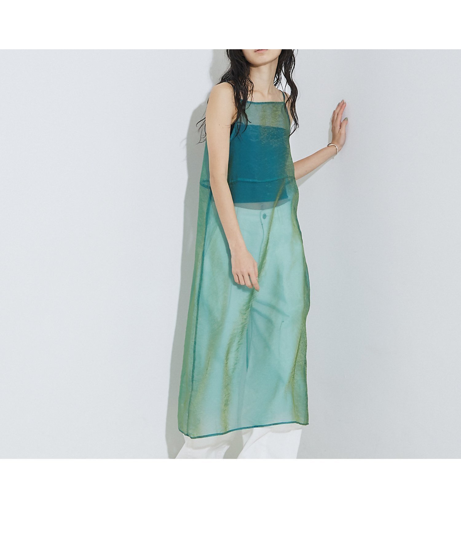 【ノミネ/NOMINE】の【前後着用可】無地 2WAY シアー キャミソール ワンピース インテリア・キッズ・メンズ・レディースファッション・服の通販 founy(ファニー) 　ファッション　Fashion　レディースファッション　Fashion for Women　ワンピース　Dresses　おすすめ　Recommended / Our Picks　インナー　Innerwear　キャミソール　Camisole, Spaghetti Strap Top　シアー　Sheer, See-Through　シャンブレー　Chambray, Denim-Like Fabric　ボトム　Bottoms, Lower Wear　リボン　Ribbon, Bow　再入荷　Restock / Back in Stock　無地　Plain, Solid Color　エメラルドグリーン|ID: prp329100004766159 ipo3291000000034508704