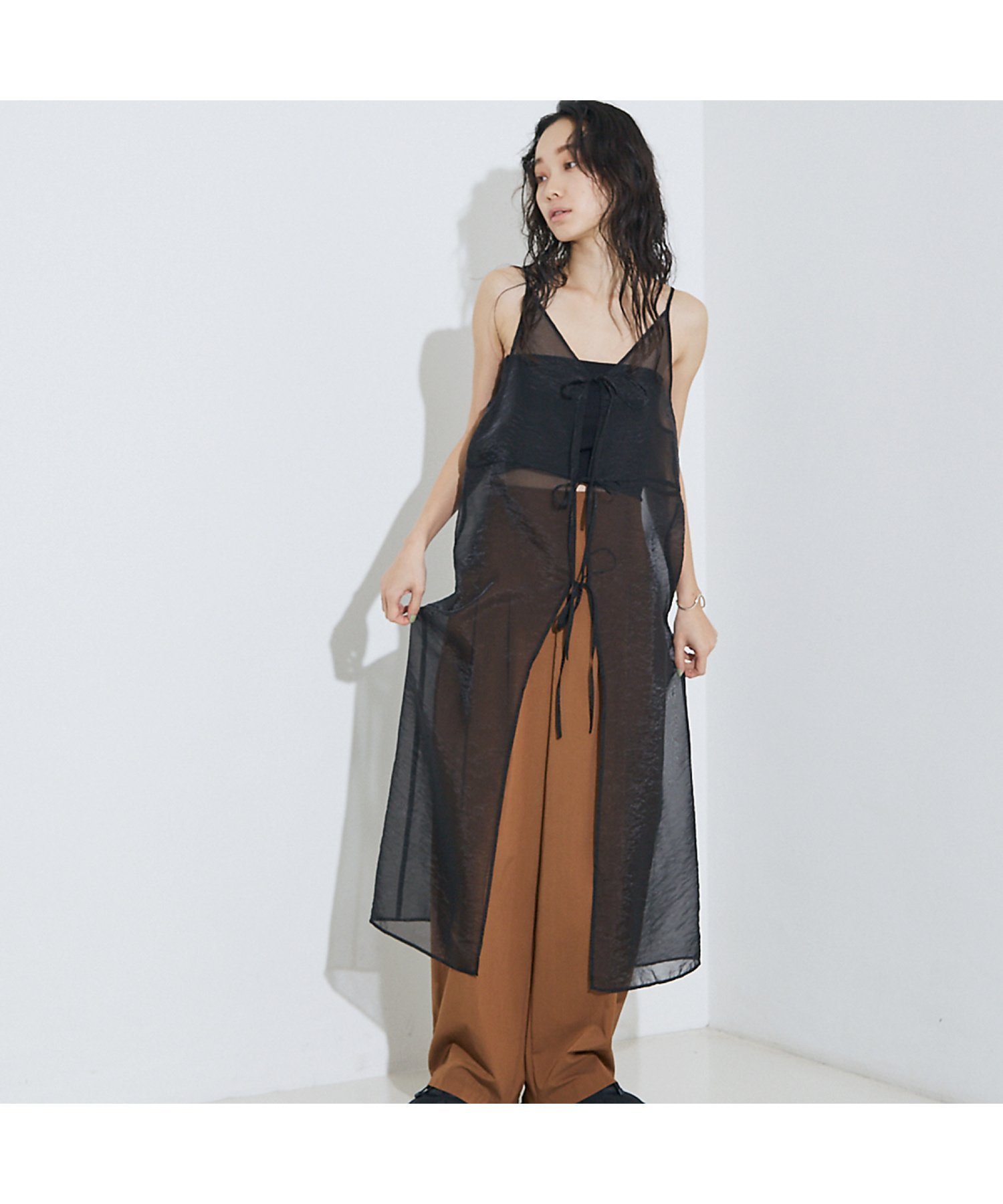 【ノミネ/NOMINE】の【前後着用可】無地 2WAY シアー キャミソール ワンピース インテリア・キッズ・メンズ・レディースファッション・服の通販 founy(ファニー) 　ファッション　Fashion　レディースファッション　Fashion for Women　ワンピース　Dresses　おすすめ　Recommended / Our Picks　インナー　Innerwear　キャミソール　Camisole, Spaghetti Strap Top　シアー　Sheer, See-Through　シャンブレー　Chambray, Denim-Like Fabric　ボトム　Bottoms, Lower Wear　リボン　Ribbon, Bow　再入荷　Restock / Back in Stock　無地　Plain, Solid Color　ブラック|ID: prp329100004766159 ipo3291000000034508706