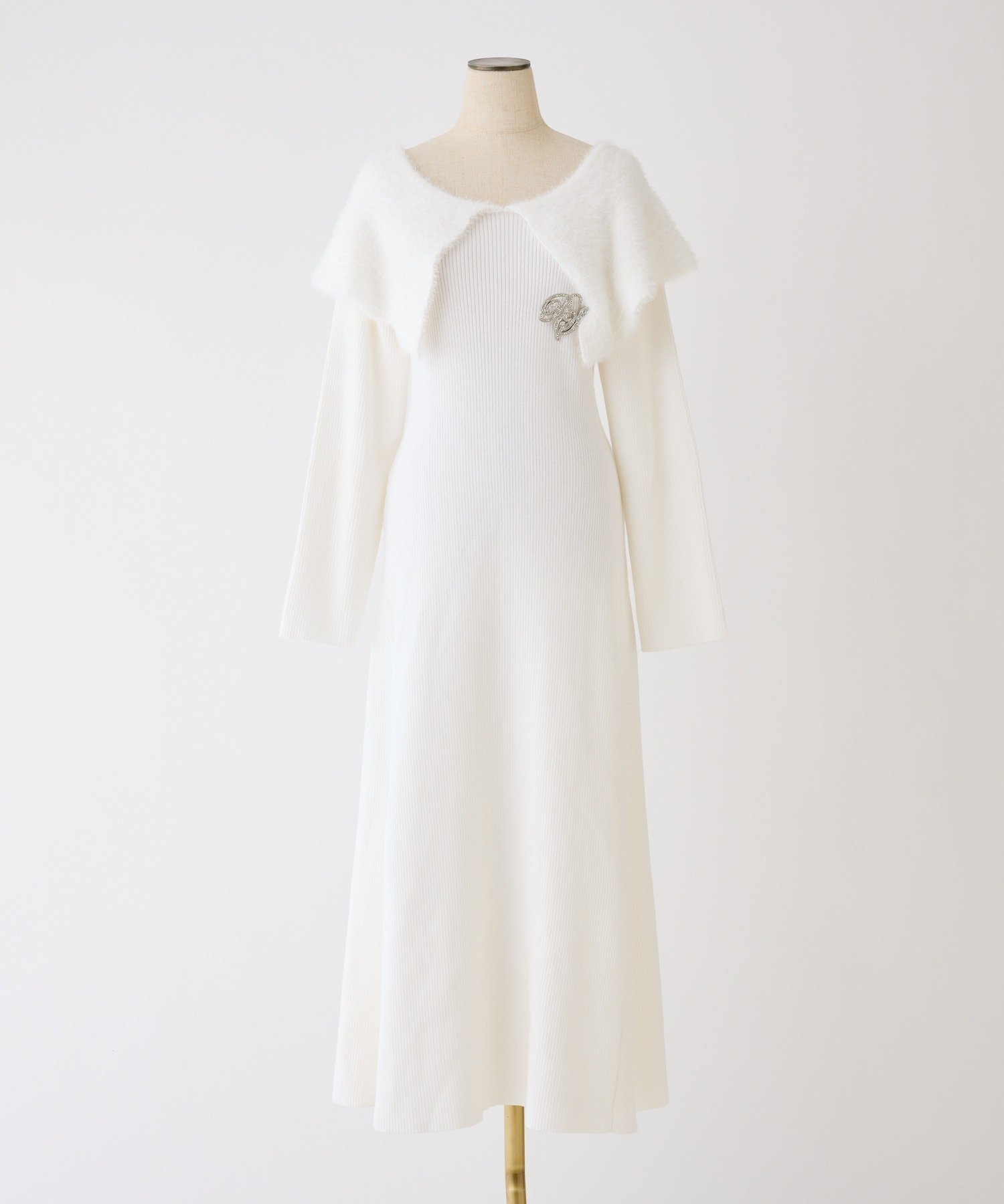 【ナイスクラップ/NICE CLAUP】のブローチ付きニットワンピース 人気、トレンドファッション・服の通販 founy(ファニー) 　ファッション　Fashion　レディースファッション　Fashion for Women　ワンピース　Dresses　ニットワンピース　Knit Dresses　ショート　Short, Short Length　フェザー　Feather, Feather Detail　フェミニン　Feminine, Girly　ブローチ　Brooch, Pin Brooch　ロング　Long, Long-Length　冬　Winter / This Winter　おすすめ　Recommended / Our Picks　2025年　2025　2025-2026秋冬・A/W　Autumn/Winter 2025–26 AW25–26　 other-1|ID: prp329100004766176 ipo3291000000034508828