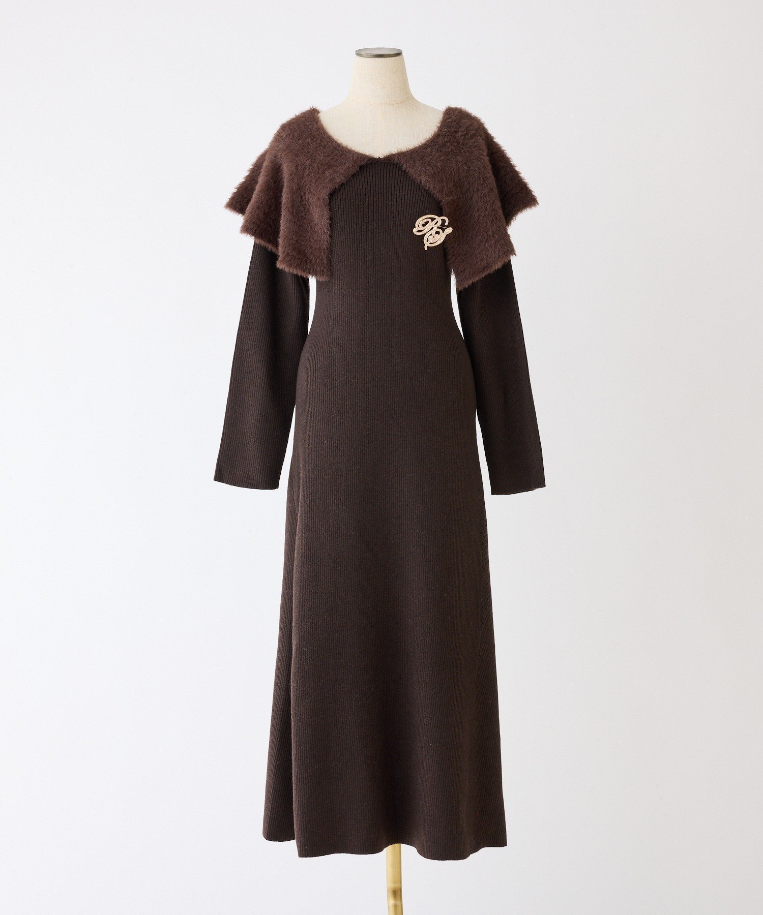 【ナイスクラップ/NICE CLAUP】のブローチ付きニットワンピース インテリア・キッズ・メンズ・レディースファッション・服の通販 founy(ファニー) 　ファッション　Fashion　レディースファッション　Fashion for Women　ワンピース　Dresses　ニットワンピース　Knit Dresses　ショート　Short, Short Length　フェザー　Feather, Feather Detail　フェミニン　Feminine, Girly　ブローチ　Brooch, Pin Brooch　ロング　Long, Long-Length　冬　Winter / This Winter　おすすめ　Recommended / Our Picks　2025年　2025　2025-2026秋冬・A/W　Autumn/Winter 2025–26 AW25–26　ブラウン|ID: prp329100004766176 ipo3291000000034508833