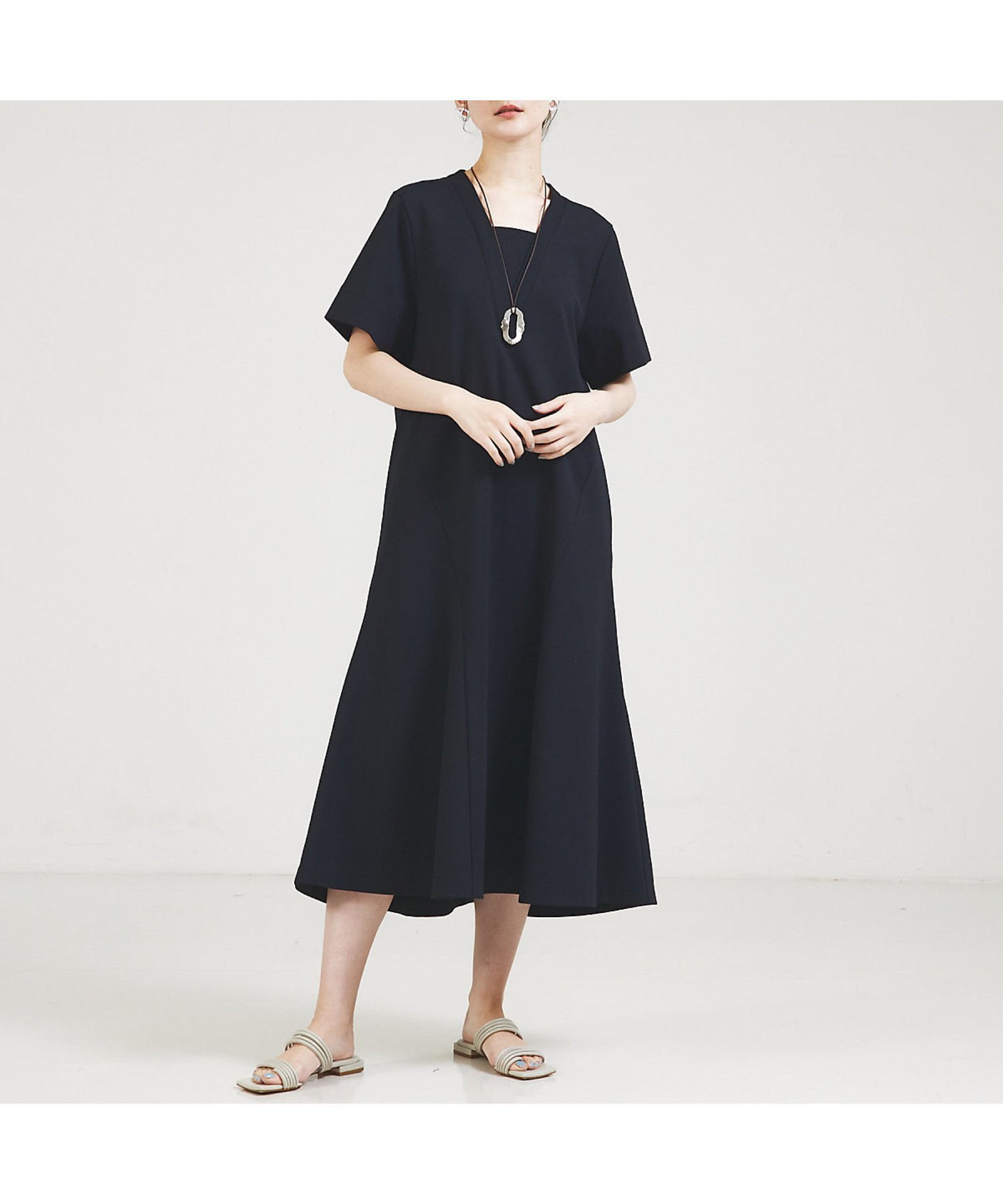 【カリテ/qualite】のVネックマーメイドワンピース インテリア・キッズ・メンズ・レディースファッション・服の通販 founy(ファニー) 　ファッション　Fashion　レディースファッション　Fashion for Women　ワンピース　Dresses　おすすめ　Recommended / Our Picks　サマー　Summer, Summer Style　ジャケット　Jacket, Outerwear　バランス　Balance, Style Balance　フェミニン　Feminine, Girly　フレア　Flare, Flared　ポケット　Pocket, Pocket Detail　マーメイド　Mermaid, Fishtail Silhouette　リゾート　Resort, Vacation Style　夏　Summer　ブラック|ID: prp329100004766275 ipo3291000000034509503