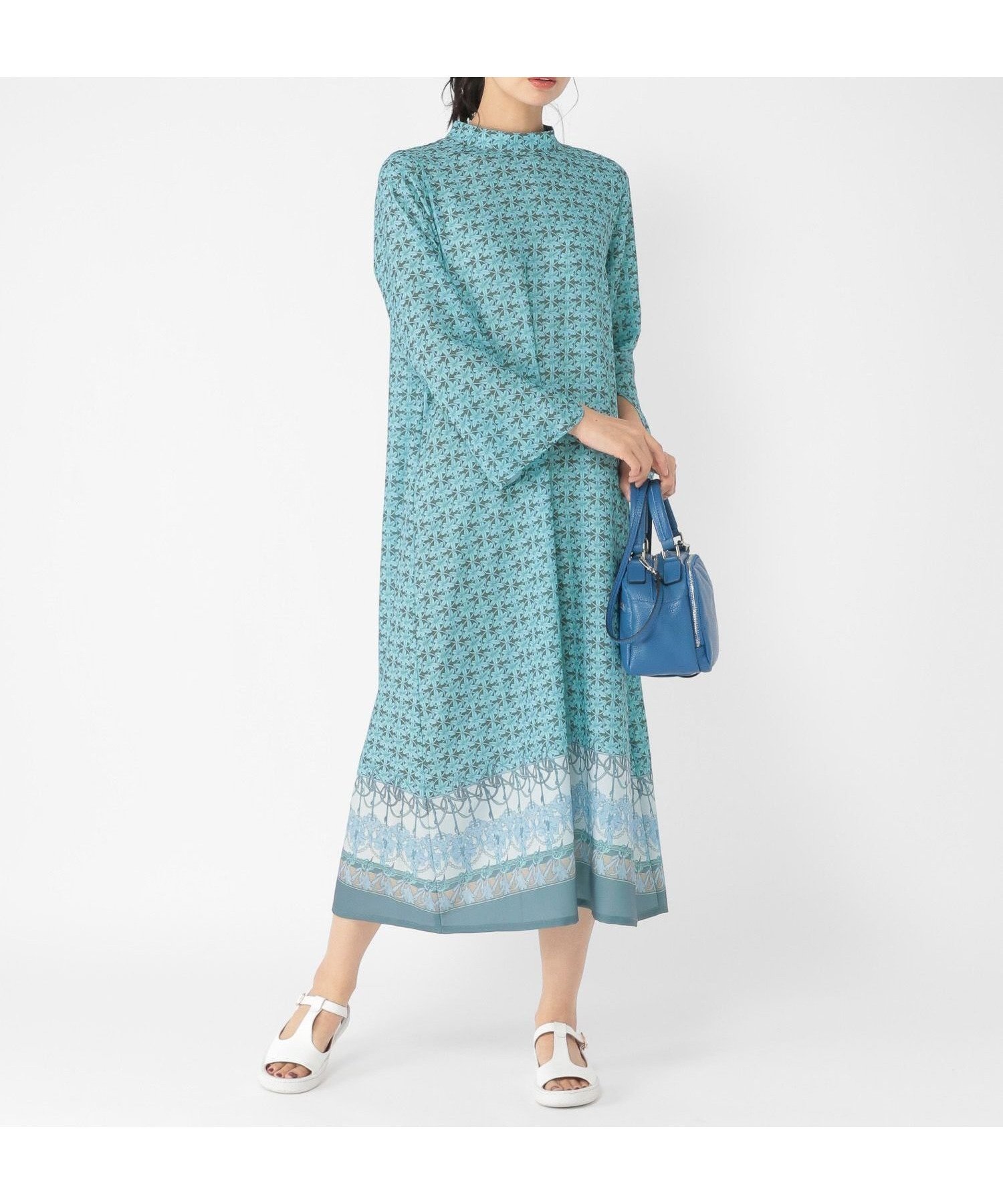 【スタディオ クリップ/studio CLIP】の《ウタオ》Mucha スタンドカラーワンピース インテリア・キッズ・メンズ・レディースファッション・服の通販 founy(ファニー) 　ファッション　Fashion　レディースファッション　Fashion for Women　ワンピース　Dresses　秋　Autumn　グラフィック　Graphic, Graphic Design　サンダル　Sandals, Summer Shoes　ショート　Short, Short Length　スタンド　Stand Collar, Upright Stand　スリット　Slit, Slit Detail　ドレス　Dress, One-Piece　バランス　Balance, Style Balance　パターン　Pattern, Design Print　フランス　France, French　エレガント 上品　Elegant　ブルー80|ID: prp329100004766314 ipo3291000000034509767