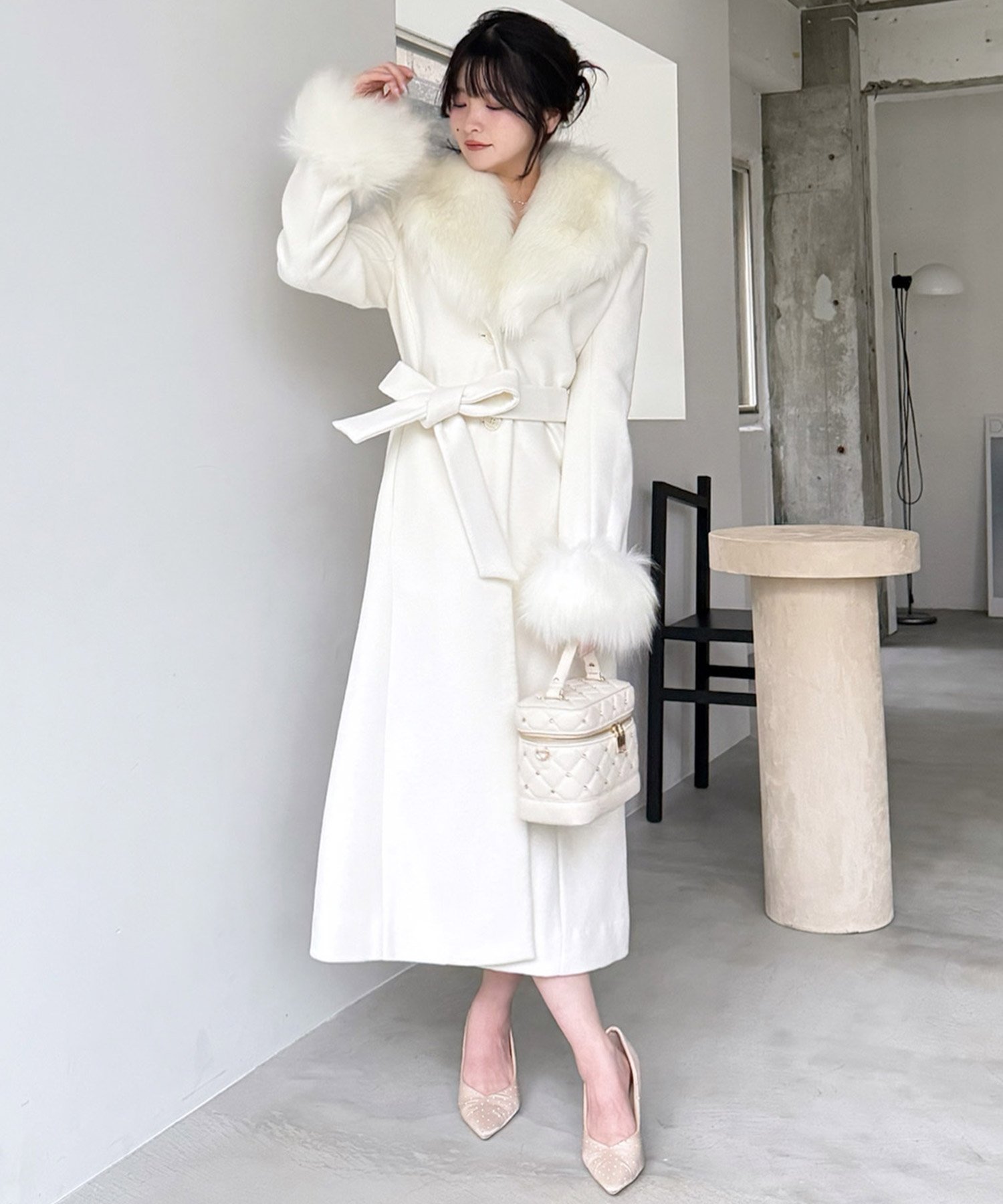 【ロイヤルパーティー/ROYAL PARTY】のショールファーウールテーラーコート インテリア・キッズ・メンズ・レディースファッション・服の通販 founy(ファニー) 　ファッション　Fashion　レディースファッション　Fashion for Women　アウター　Coat / Outerwear Collection　コート・ロングコート・ピーコート　Long Coats, Peacoats & More　ショール　Shawl, Wrap　チェスターコート　Chester Coat, Long Coat　リュクス　Luxury, Elegant, High-End, Chic　ロング　Long, Long-Length　冬　Winter / This Winter　オフホワイト|ID: prp329100004766344 ipo3291000000034510116