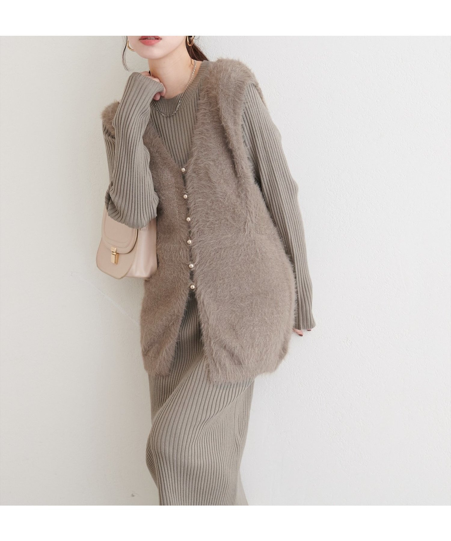 【ナチュラルクチュール/natural couture】のosono ラメフェザーニットベスト×リブワンピース インテリア・キッズ・メンズ・レディースファッション・服の通販 founy(ファニー) ファッション Fashion レディースファッション Fashion for Women アウター Coat / Outerwear Collection アクセサリー Fashion Accessories キャップ Cap, Baseball Cap スニーカー Sneakers, Trainers セットアップ Set-Up, Coordinated Outfit ダウン Down, Puffer デコルテ Décolleté, Neckline デニム Denim, Jeans Material トレンド Trend, Trending Now パール Pearl, Pearl Accent フィット Fit, Slim Fit フェザー Feather, Feather Detail ベスト Vest, Waistcoat ワイド Wide, Wide Fit 再入荷 Restock / Back in Stock おすすめ Recommended / Our Picks エレガント 上品 Elegant 2025年 2025 2025-2026秋冬・A/W Autumn/Winter 2025–26 AW25–26 モカ|ID: prp329100004766370 ipo3291000000034861227