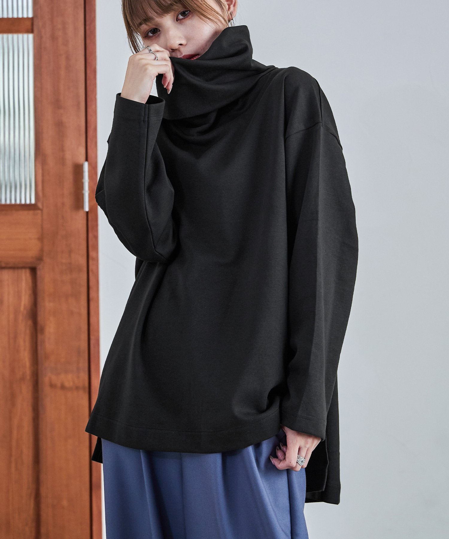 【ビーフラット/bflat】の【M-4L】オーバーサイズハイネックプルオーバー カットソー ビッグシルエット インテリア・キッズ・メンズ・レディースファッション・服の通販 founy(ファニー) 　ファッション　Fashion　レディースファッション　Fashion for Women　トップス・カットソー　Cut & Sew Tops　カジュアルプルオーバー・ニットトップス　Pullovers & Knit Tops / Casual Pullovers　カットソー・ベーシックTシャツ　Cut-and-Sewn Tops / Stretch Tees & Basics　おすすめ　Recommended / Our Picks　カットソー　Cut and Sewn Top　シンプル　Simple, Minimal　スウェット / スエット　Sweatshirt, Sweatwear　スラックス　Slacks, Dress Pants　スリット　Slit, Slit Detail　デニム　Denim, Jeans Material　ハイネック　High Neck, Mock Neck　ビッグ　Big, Oversized　ベーシック　Basic, Essential　ポケット　Pocket, Pocket Detail　A/W・秋冬　Autumn/Winter　長袖　Long Sleeve, Full Sleeve　ブラック|ID: prp329100004766417 ipo3291000000034511894