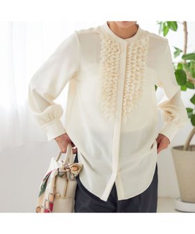 【シップス フォー ウィメン/SHIPS】 洗濯機可能 ポリエステル カルゼ フリル ブラウス人気、トレンドファッション・服の通販 founy(ファニー) ファッション Fashion レディースファッション Fashion for Women トップス・カットソー Cut & Sew Tops シャツ・ブラウス・オフィスカジュアル Elegant Blouses & Button-Ups インナー Innerwear エレガント 上品 Elegant ギャザー Gathered, Ruffled ジャケット Jacket, Outerwear スリーブ Sleeve, Long Sleeve / Short Sleeve デニム Denim, Jeans Material フリル Frill, Ruffle フロント Front, Front Design ポケット Pocket, Pocket Detail モダン Modern, Contemporary 2025年 2025 2025-2026秋冬・A/W Autumn/Winter 2025–26 AW25–26 |ID:prp329100004766447