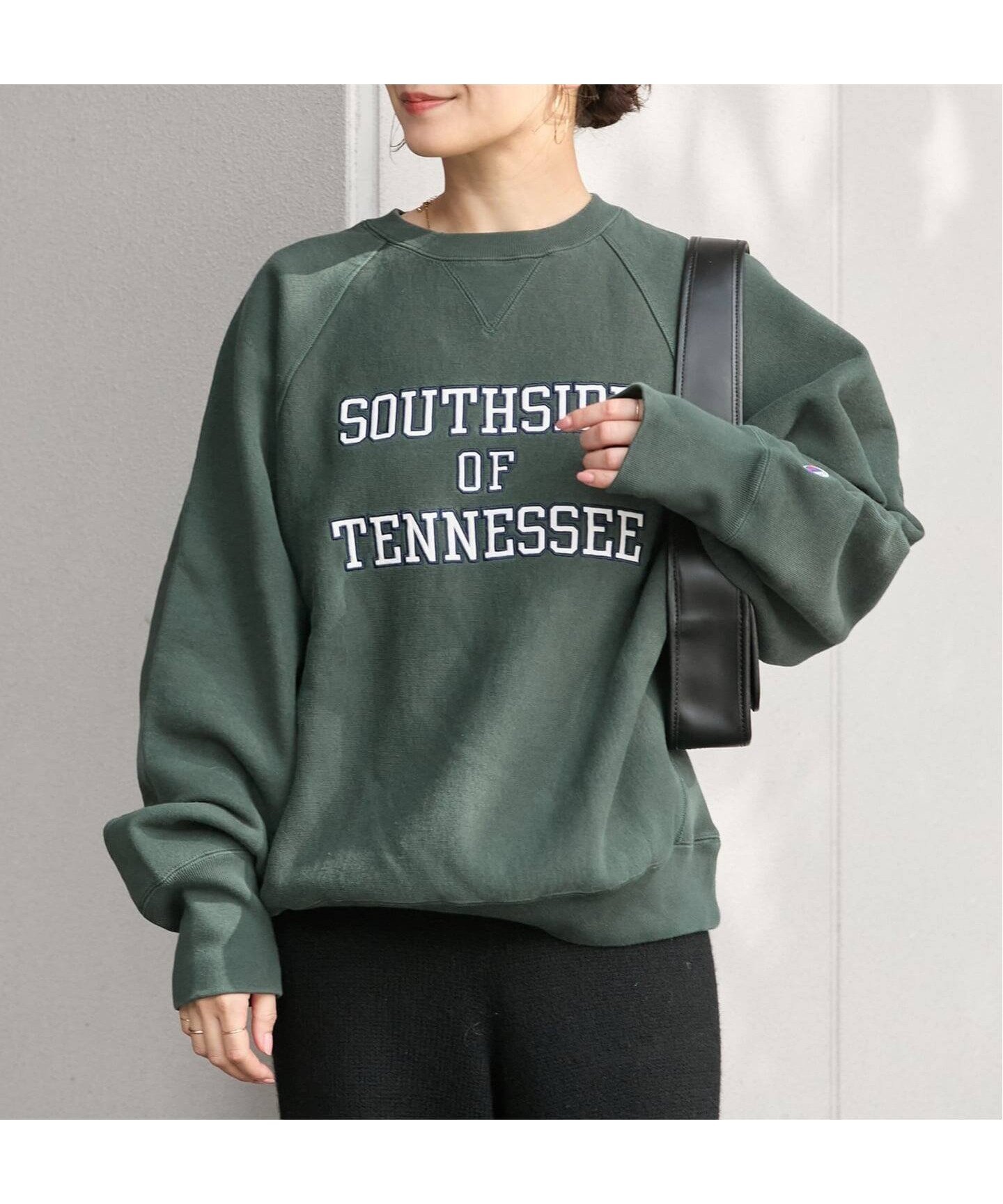 【ジャーナルスタンダード/JOURNAL STANDARD】の別注【CHAMPION/チャンピオン】for JS ワッペンツキスウェット インテリア・キッズ・メンズ・レディースファッション・服の通販 founy(ファニー) 　ファッション　Fashion　レディースファッション　Fashion for Women　トップス・カットソー　Cut & Sew Tops　レディースパーカー・カジュアルフーディー　Casual Hoodies & Sweatshirts　スウェット・クルーネックトップス　Sweatshirts & Crewnecks / Relaxed Fit Sweat Tops　シンプル　Simple, Minimal　スポーツ　Sports, Activewear　ニューヨーク　New York, NYC Style　冬　Winter / This Winter　別注　Limited Edition, Custom Order　グリーン|ID: prp329100004766506 ipo3291000000034513211