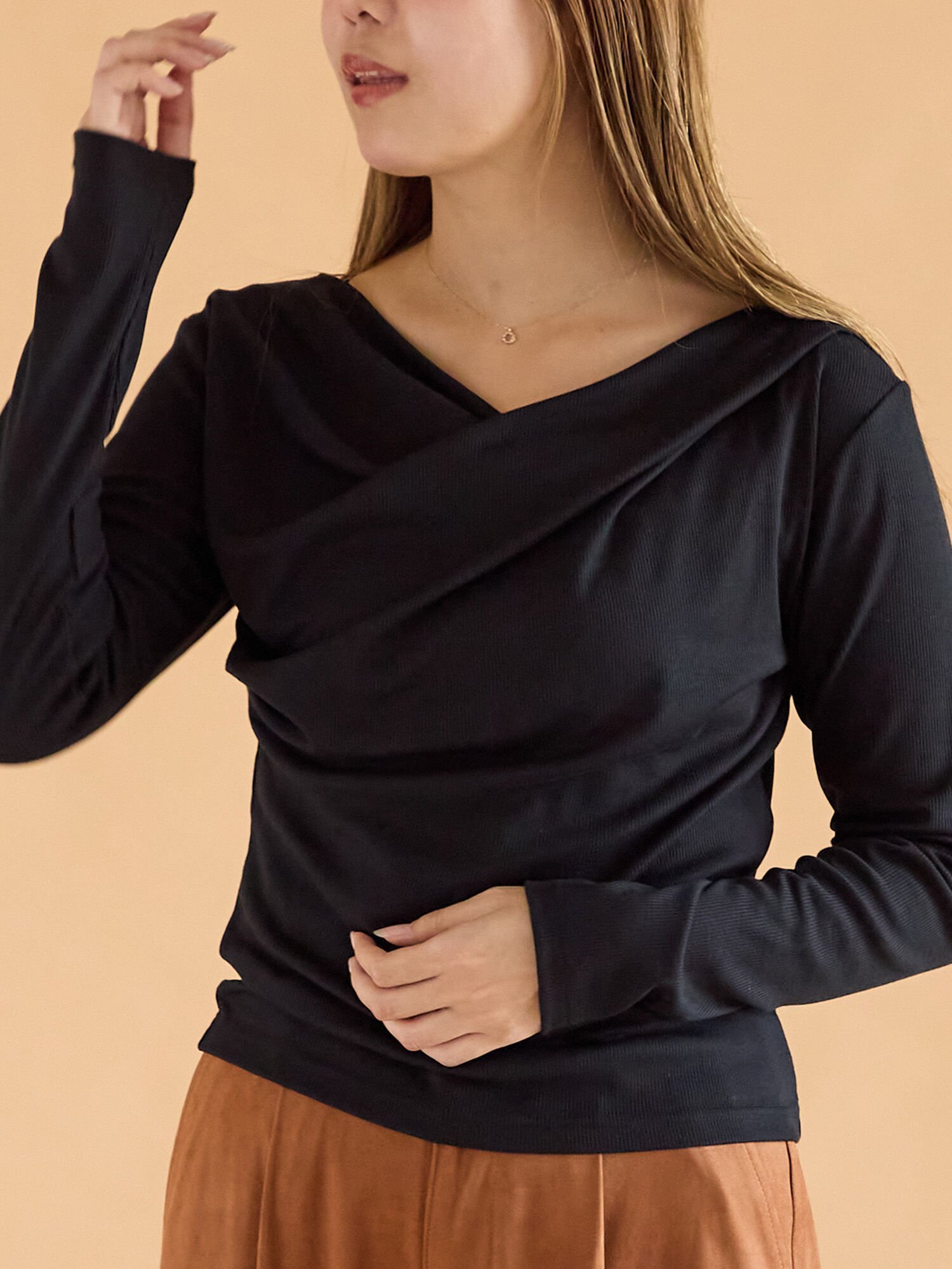 【エヘカソポ/ehka sopo】のドレープカットソー インテリア・キッズ・メンズ・レディースファッション・服の通販 founy(ファニー) 　ファッション　Fashion　レディースファッション　Fashion for Women　トップス・カットソー　Cut & Sew Tops　カットソー・ベーシックTシャツ　Cut-and-Sewn Tops / Stretch Tees & Basics　おすすめ　Recommended / Our Picks　アクセサリー　Fashion Accessories　カットソー　Cut and Sewn Top　ドレープ　Drape, Draping Fabric　フィット　Fit, Slim Fit　ブラック|ID: prp329100004766820 ipo3291000000034577321