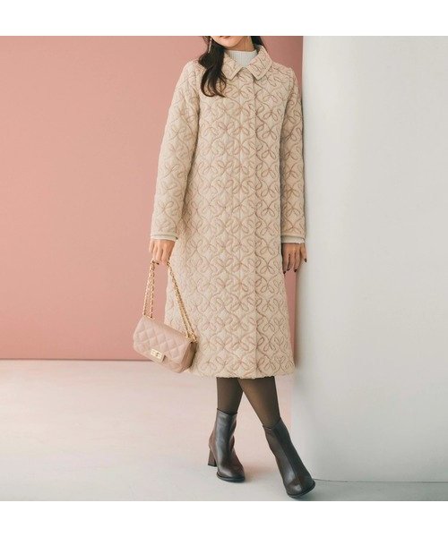 【ストロベリーフィールズ/STRAWBERRY FIELDS】の【プレゼント対象】モールリボン刺繍キルトステンカラーコート インテリア・キッズ・メンズ・レディースファッション・服の通販 founy(ファニー) 　ファッション　Fashion　レディースファッション　Fashion for Women　アウター　Coat / Outerwear Collection　コート・ロングコート・ピーコート　Long Coats, Peacoats & More　キルト　Quilt, Quilted Fabric　リボン　Ribbon, Bow　ピンクベージュ|ID: prp329100004766857 ipo3291000000034517708