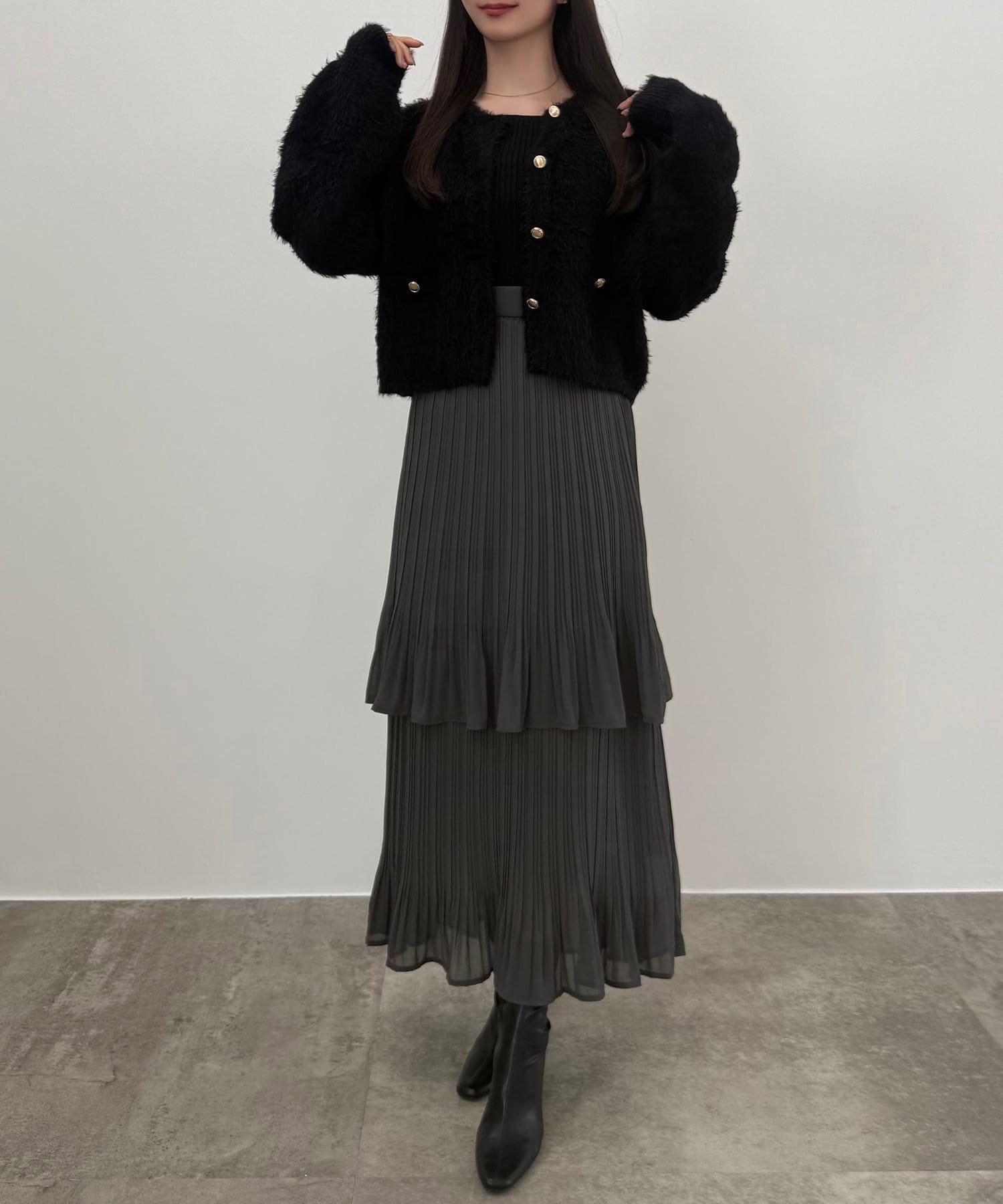 【ジュノア/JUNOAH】のCENEA (薄手)金ボタンシャギーニットカーディガン+プリーツスカートset インテリア・キッズ・メンズ・レディースファッション・服の通販 founy(ファニー) 　ファッション　Fashion　レディースファッション　Fashion for Women　セットアップ　Matching Sets　スカート・ミニ/ミディ/マキシ　Skirts / Mini, Midi & Maxi Skirts　スカート　Skirts　プリーツスカート / 上品フェミニンスタイル　Pleated Skirts　カーディガン　Cardigan, Knitwear　プリーツ　Pleats, Pleated　チャコール|ID: prp329100004766935 ipo3291000000034519218