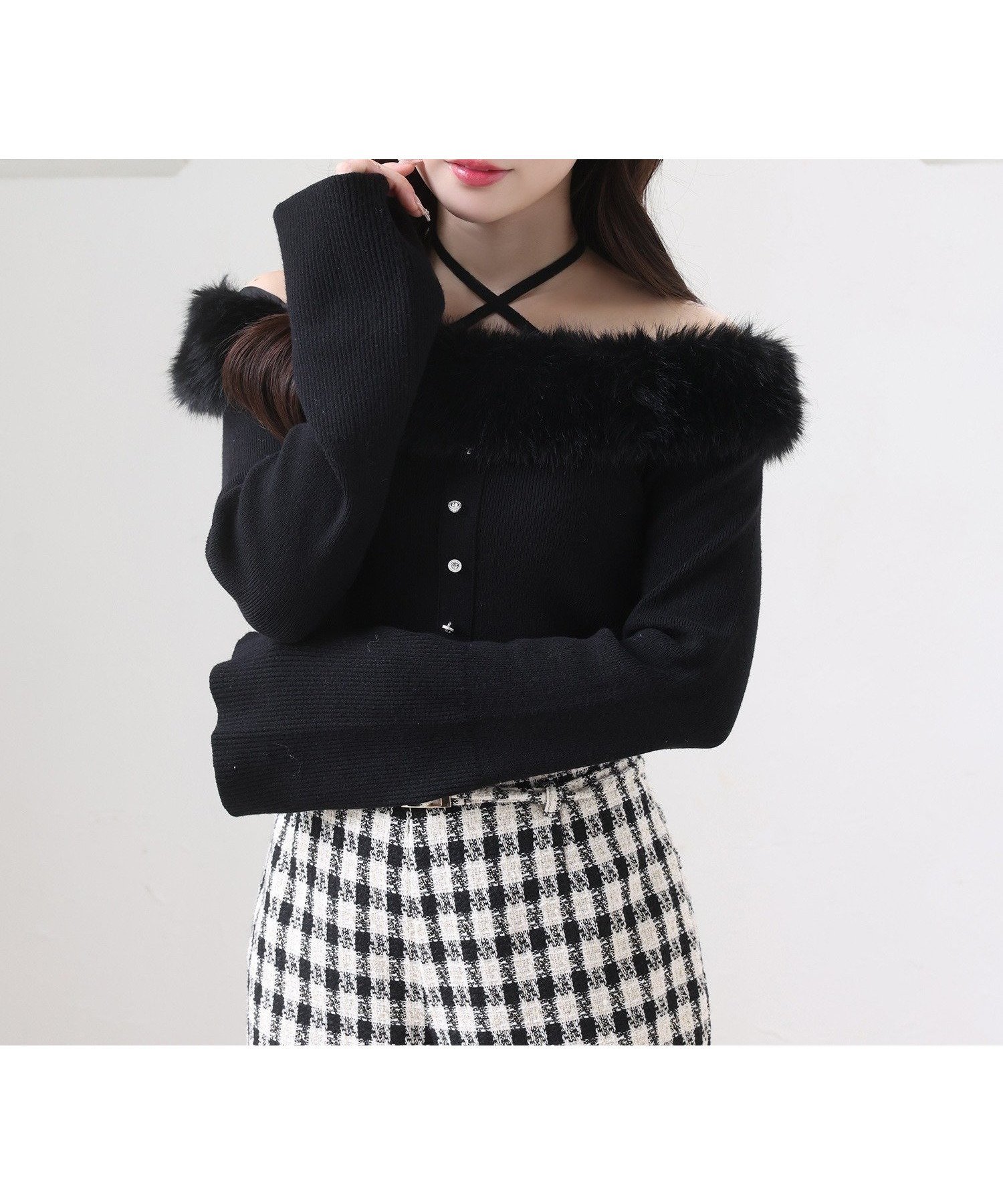 【ナイスクラップ/NICE CLAUP】のキラキラボタンファーオフショルニット インテリア・キッズ・メンズ・レディースファッション・服の通販 founy(ファニー) 　ファッション　Fashion　レディースファッション　Fashion for Women　トップス・カットソー　Cut & Sew Tops　ニット　Knit Tops & Sweaters　フィット　Fit, Slim Fit　フェイクファー　Faux Fur, Imitation Fur　ボトム　Bottoms, Lower Wear　リブニット　Rib Knit, Ribbed Knit　ロング　Long, Long-Length　冬　Winter / This Winter　再入荷　Restock / Back in Stock　おすすめ　Recommended / Our Picks　2025年　2025　2025-2026秋冬・A/W　Autumn/Winter 2025–26 AW25–26　ブラック系その他|ID: prp329100004767026 ipo3291000000034520523