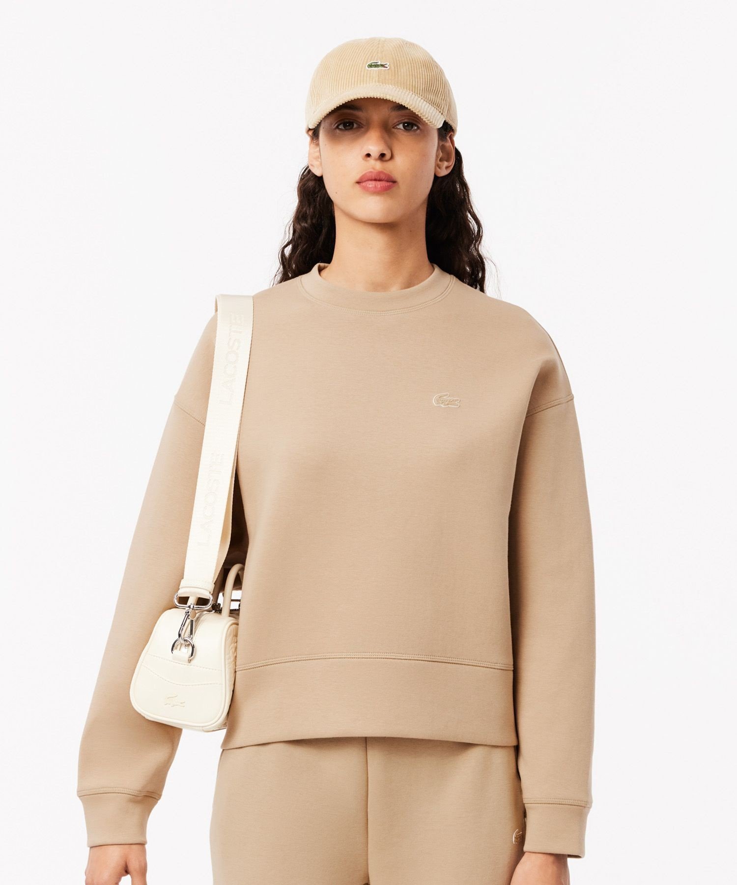 【ラコステ/LACOSTE】のクロップド丈 オーバーサイズクルーネックスウェット トレーナー インテリア・キッズ・メンズ・レディースファッション・服の通販 founy(ファニー) 　ファッション　Fashion　レディースファッション　Fashion for Women　トップス・カットソー　Cut & Sew Tops　レディースパーカー・カジュアルフーディー　Casual Hoodies & Sweatshirts　スウェット・クルーネックトップス　Sweatshirts & Crewnecks / Relaxed Fit Sweat Tops　クロップド　Cropped, Short Length　シンプル　Simple, Minimal　スウェット / スエット　Sweatshirt, Sweatwear　セットアップ　Set-Up, Coordinated Outfit　トレーナー　Sweatshirt, Trainer　ラバー　Rubber, Rubber Sole　ワイド　Wide, Wide Fit　ベージュ|ID: prp329100004767131 ipo3291000000034626109