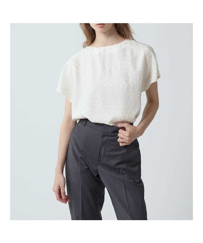 【アクアスキュータム/Aquascutum】のドットジャカードブラウス 人気、トレンドファッション・服の通販 founy(ファニー) 　ファッション　Fashion　レディースファッション　Fashion for Women　トップス・カットソー　Cut & Sew Tops　シャツ・ブラウス・オフィスカジュアル　Elegant Blouses & Button-Ups　おすすめ　Recommended / Our Picks　サテン　Satin, Glossy Fabric　ジャカード／ジャガード　Jacquard, Woven Pattern　ジャケット　Jacket, Outerwear　スーツ　Suit, Formalwear　ドット　Polka Dot, Dot Pattern　ノースリーブ　Sleeveless, No-Sleeve　バランス　Balance, Style Balance　フレア　Flare, Flared　エレガント 上品　Elegant　 other-1|ID: prp329100004767177 ipo3291000000034523041