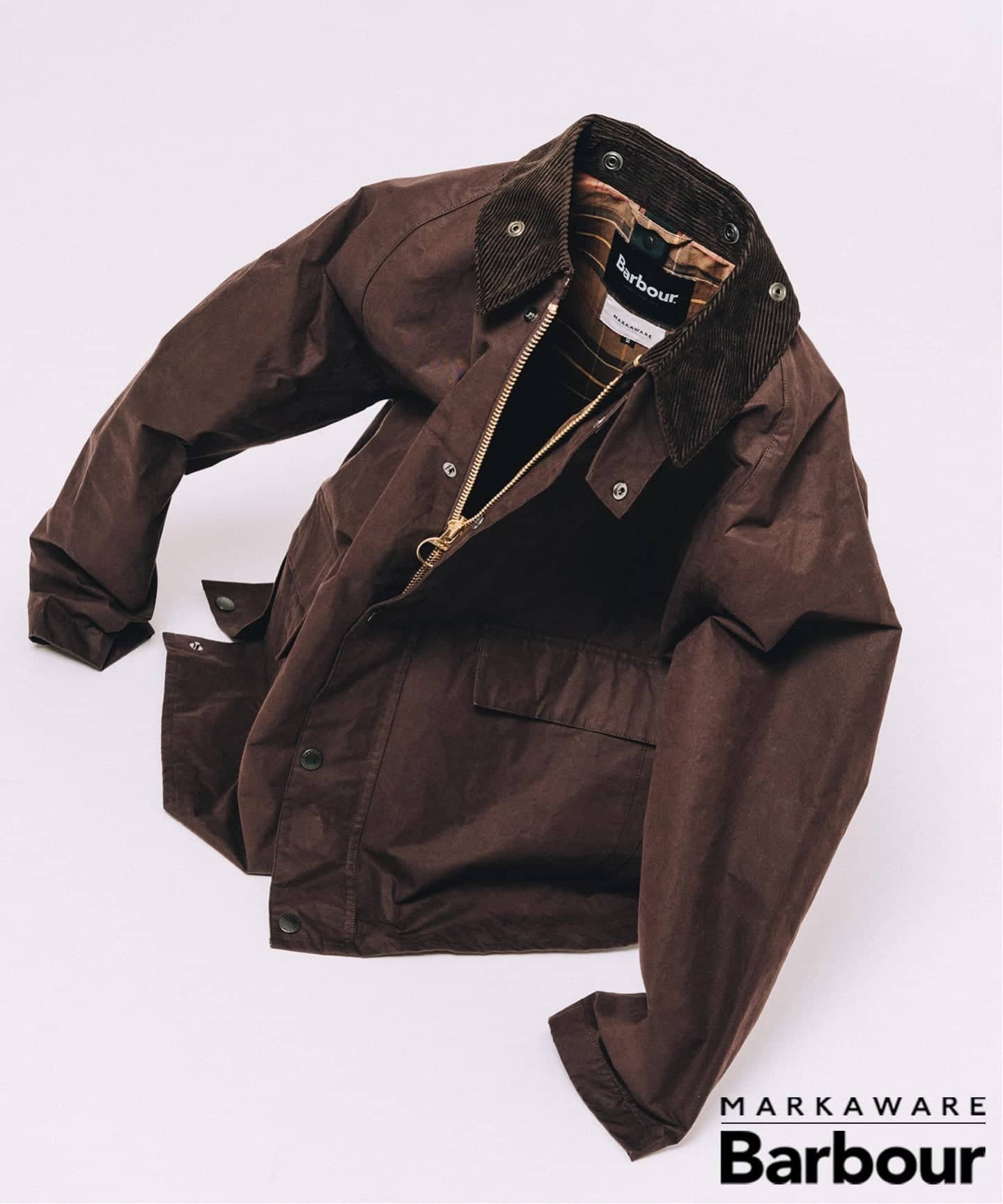 【エディフィス/EDIFICE / MEN】の《再入荷》Barbour for MARKAWARE EDIFICE 別注 TRANSPORT/トランスポート インテリア・キッズ・メンズ・レディースファッション・服の通販 founy(ファニー) 　ファッション　Fashion　メンズファッション　Fashion for Men　アウトドア　Outdoor Clothing　春　Spring　秋　Autumn　カッティング　Cutting Detail　シンプル　Simple, Minimal　ジャケット　Jacket, Outerwear　スウェット / スエット　Sweatshirt, Sweatwear　スマート　Smart, Elegant　トレンド　Trend, Trending Now　定番　Standard, Basic Item　人気　Popular, Best Seller　バランス　Balance, Style Balance　フラップ　Flap, Flap Pocket　ポケット　Pocket, Pocket Detail　別注　Limited Edition, Custom Order　メンズ　Men's, Menswear　リラックス　Relax, Relaxed Fit　ワーク　Workwear, Utility Style　冬　Winter / This Winter　再入荷　Restock / Back in Stock　日本製　Made In Japan　ブラウン|ID: prp329100004767209 ipo3291000000034593814