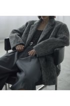 【クリエ コンフォルト/crie conforto】のシャギーパデットショルダーコート 人気、トレンドファッション・服の通販 founy(ファニー) ファッション Fashion レディースファッション Fashion for Women アウター Coat / Outerwear Collection コート・ロングコート・ピーコート Long Coats, Peacoats & More おすすめ Recommended / Our Picks サテン Satin, Glossy Fabric ショルダー Shoulder, Shoulder Strap センター Center, Center Line デニム Denim, Jeans Material ビッグ Big, Oversized ビンテージ Vintage, Retro Style ワイド Wide, Wide Fit thumbnail GRY|ID: prp329100004767330 ipo3291000000034524731