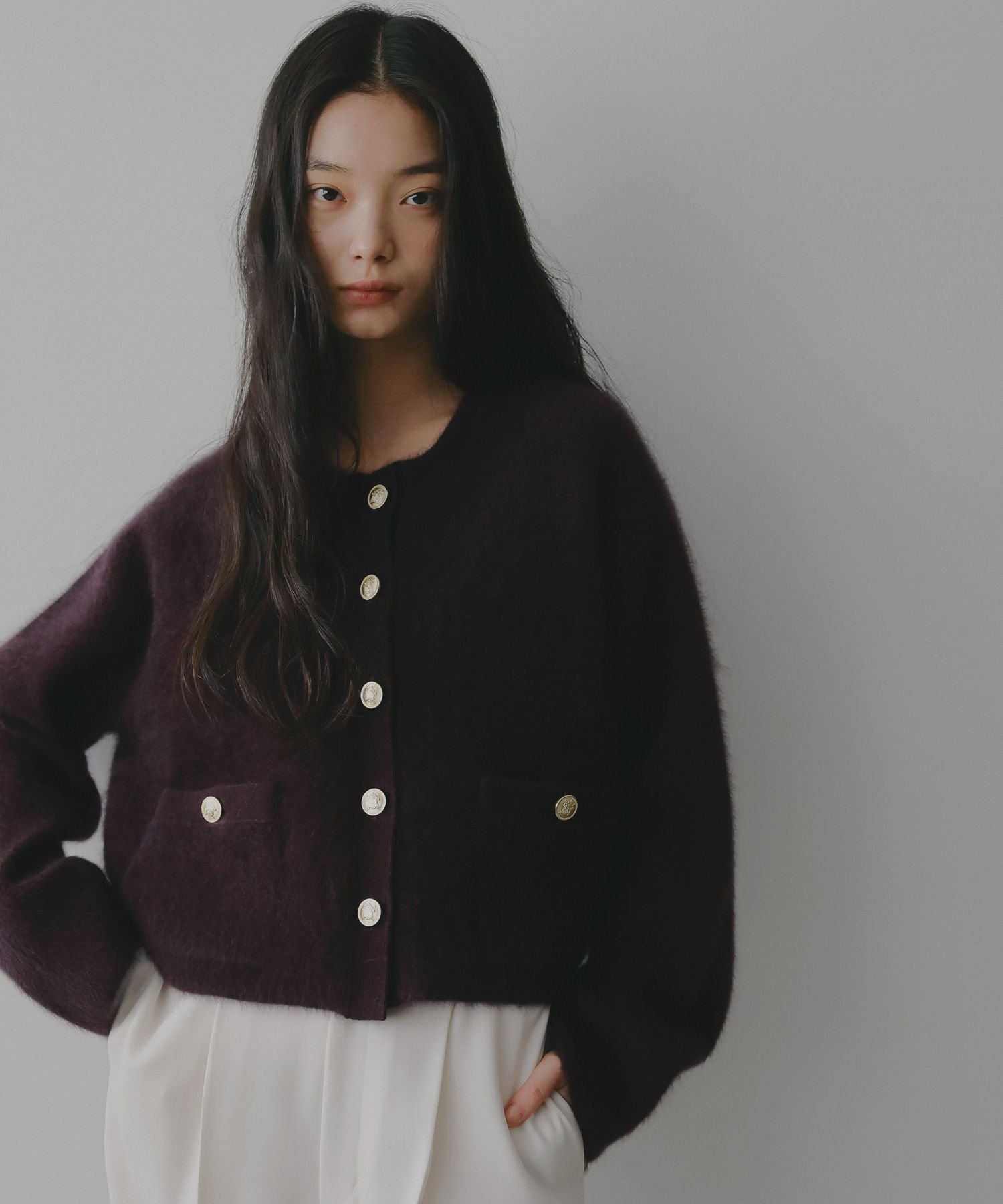 【アパートバイローリーズ/apart by lowrys】のCNラクーンコンキンボタンカーディガン インテリア・キッズ・メンズ・レディースファッション・服の通販 founy(ファニー) 　ファッション　Fashion　レディースファッション　Fashion for Women　トップス・カットソー　Cut & Sew Tops　カーディガン・羽織り　Layered Style Cardigans　カーディガン　Cardigan, Knitwear　シンプル　Simple, Minimal　トレンド　Trend, Trending Now　フリル　Frill, Ruffle　人気　Popular, Best Seller　ボルドー38|ID: prp329100004767623 ipo3291000000034580013