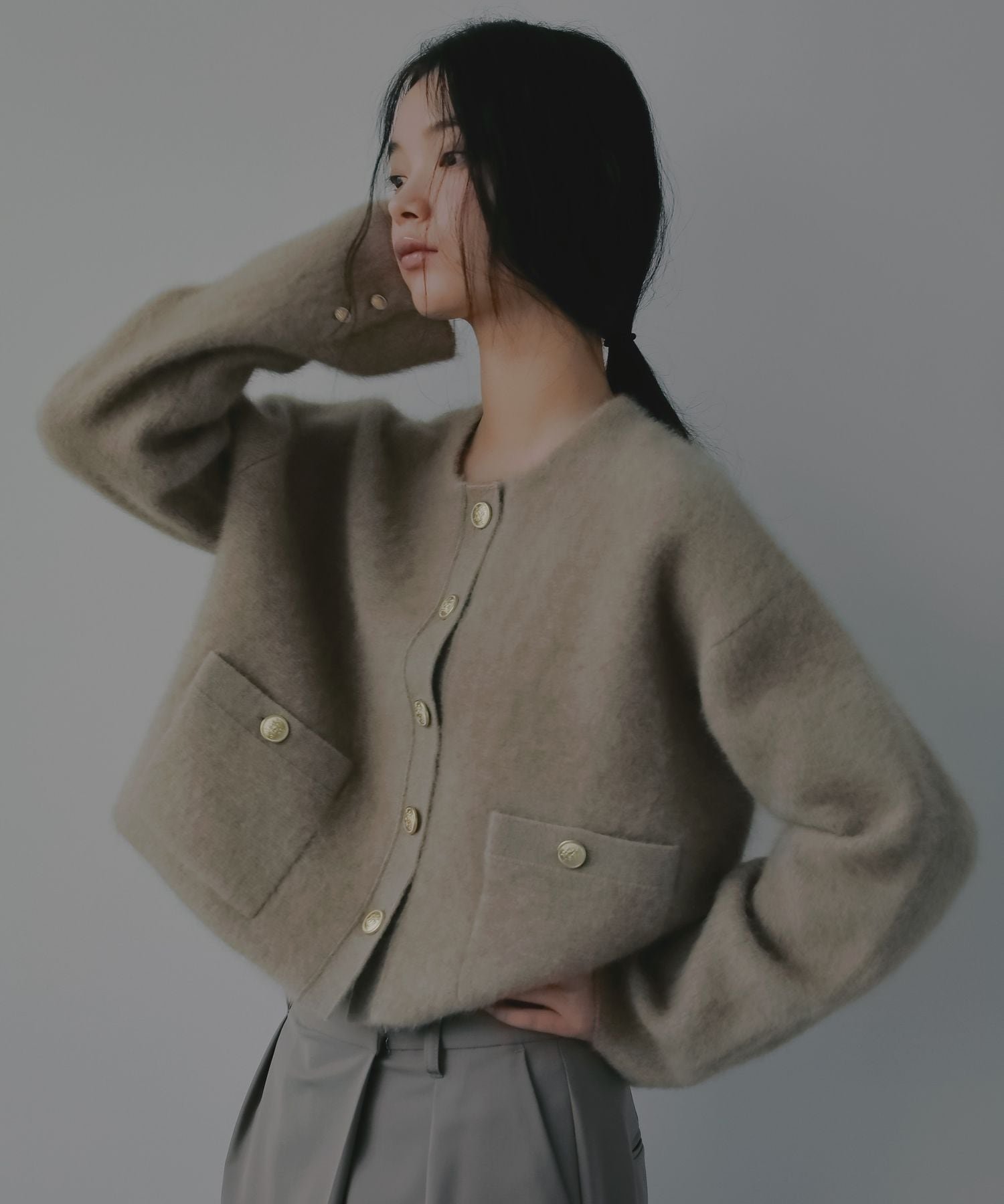 【アパートバイローリーズ/apart by lowrys】のCNラクーンコンキンボタンカーディガン インテリア・キッズ・メンズ・レディースファッション・服の通販 founy(ファニー) 　ファッション　Fashion　レディースファッション　Fashion for Women　トップス・カットソー　Cut & Sew Tops　カーディガン・羽織り　Layered Style Cardigans　カーディガン　Cardigan, Knitwear　シンプル　Simple, Minimal　トレンド　Trend, Trending Now　フリル　Frill, Ruffle　人気　Popular, Best Seller　ベージュ54|ID: prp329100004767623 ipo3291000000035048340