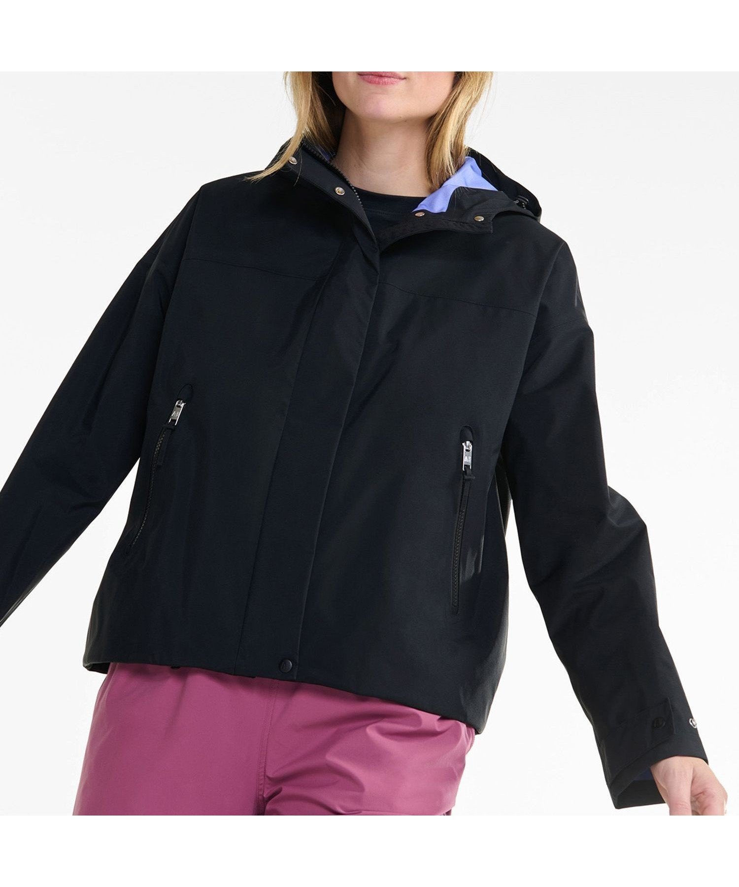 【エーグル/AIGLE】のGORE-TEX ゴアテックス 防風 撥水 防水 透湿 3レイヤー ショートフーデッドジャケット インテリア・キッズ・メンズ・レディースファッション・服の通販 founy(ファニー) 　ファッション　Fashion　レディースファッション　Fashion for Women　アウター　Coat / Outerwear Collection　レディースジャケット・軽アウター　Jackets　ジャケット　Jacket, Outerwear　スタイリッシュ　Stylish, Fashionable　ドローコード　Drawcord, Drawstring Cord　ハンド　Hand, Handmade　プリント　Print, Printed Pattern　ポケット　Pocket, Pocket Detail　軽量　Lightweight, Ultra Light　ブラック|ID: prp329100004767646 ipo3291000000034528091