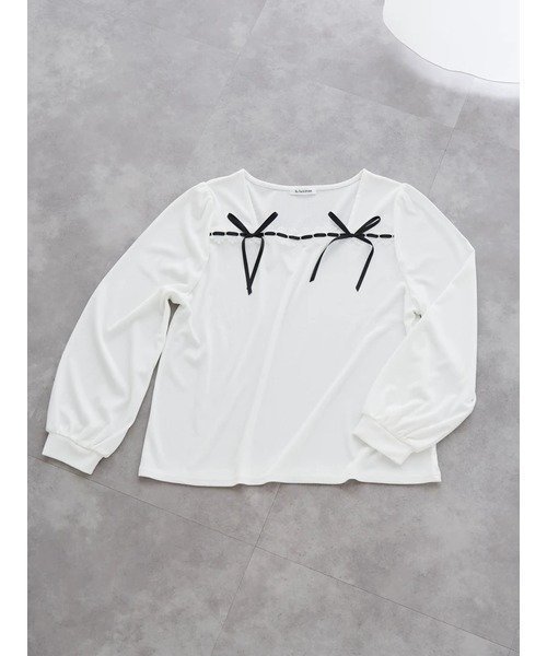 【ジェイ アンド シュプール/Re J&SUPURE】のレース×リボンスクエアネックトップス インテリア・キッズ・メンズ・レディースファッション・服の通販 founy(ファニー) ファッション Fashion レディースファッション Fashion for Women トップス・カットソー Cut & Sew Tops ギャザー Gathered, Ruffled ジーンズ Jeans, Denim Pants デコルテ Décolleté, Neckline フェミニン Feminine, Girly リボン Ribbon, Bow レース Lace, Lace Fabric オフホワイト|ID: prp329100004767680 ipo3291000000034632649