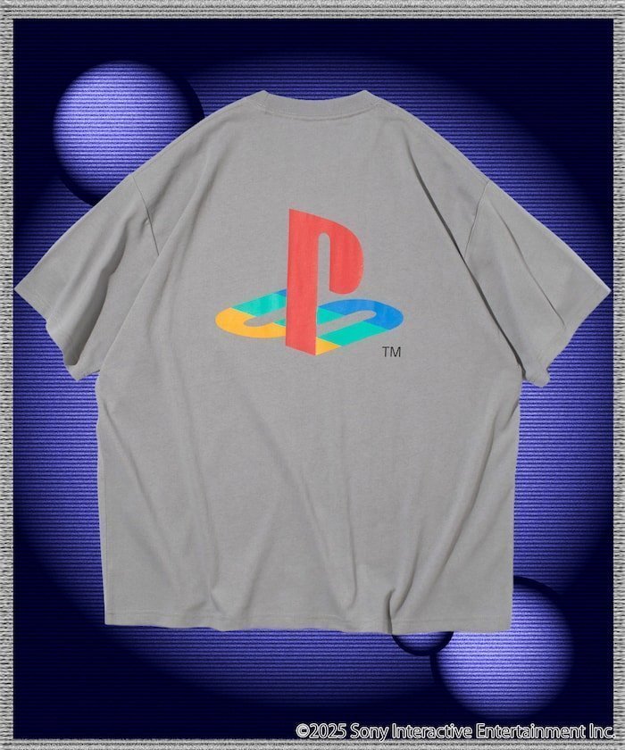 【フリークスストア/FREAK'S STORE】のPlayStation LOGO TEE インテリア・キッズ・メンズ・レディースファッション・服の通販 founy(ファニー) 　ファッション　Fashion　レディースファッション　Fashion for Women　ヴィンテージ　Vintage Style　カーゴパンツ　Cargo Pants, Utility Pants　キーホルダー　Keychain, Key Holder　グラフィック　Graphic, Graphic Design　コレクション　Collection, Seasonal Line　シンプル　Simple, Minimal　デニム　Denim, Jeans Material　定番　Standard, Basic Item　人気　Popular, Best Seller　バランス　Balance, Style Balance　フィット　Fit, Slim Fit　プリント　Print, Printed Pattern　ボトム　Bottoms, Lower Wear　レギュラー　Regular, Standard Fit　S/S・春夏　SS, Spring/Summer, Warm Season　おすすめ　Recommended / Our Picks　夏　Summer　2025年　2025　2025春夏・S/S　Spring/Summer 2025 SS25　グレー|ID: prp329100004767722 ipo3291000000034529239
