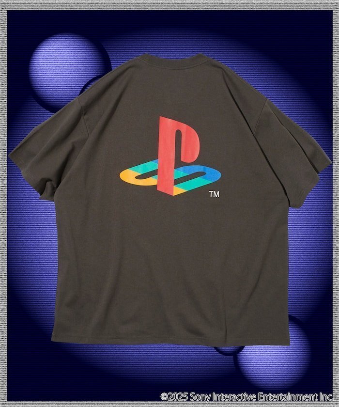 【フリークスストア/FREAK'S STORE】のPlayStation LOGO TEE インテリア・キッズ・メンズ・レディースファッション・服の通販 founy(ファニー) 　ファッション　Fashion　レディースファッション　Fashion for Women　ヴィンテージ　Vintage Style　カーゴパンツ　Cargo Pants, Utility Pants　キーホルダー　Keychain, Key Holder　グラフィック　Graphic, Graphic Design　コレクション　Collection, Seasonal Line　シンプル　Simple, Minimal　デニム　Denim, Jeans Material　定番　Standard, Basic Item　人気　Popular, Best Seller　バランス　Balance, Style Balance　フィット　Fit, Slim Fit　プリント　Print, Printed Pattern　ボトム　Bottoms, Lower Wear　レギュラー　Regular, Standard Fit　S/S・春夏　SS, Spring/Summer, Warm Season　おすすめ　Recommended / Our Picks　夏　Summer　2025年　2025　2025春夏・S/S　Spring/Summer 2025 SS25　チャコールグレー|ID: prp329100004767722 ipo3291000000034529241