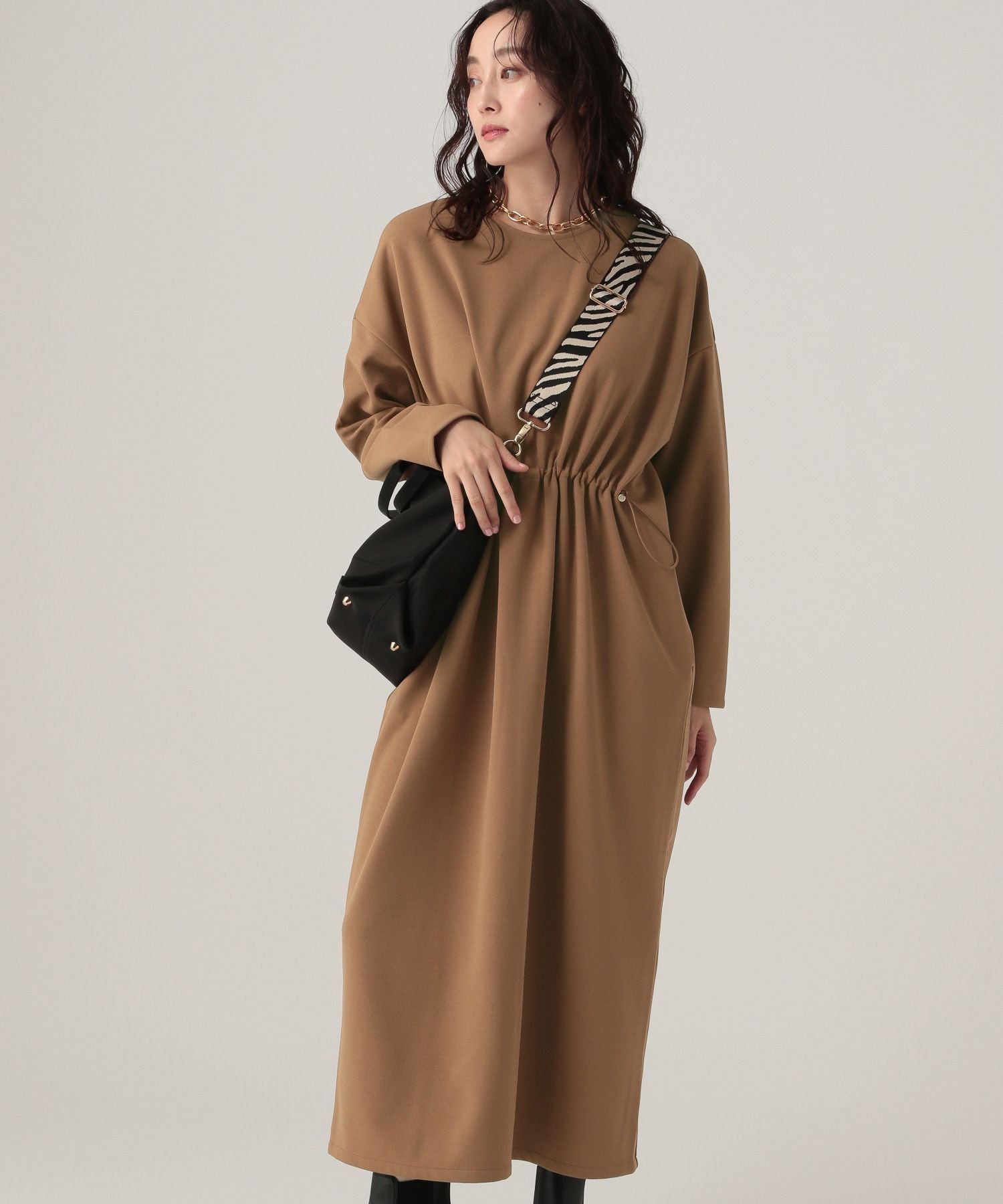 【エルーラ/Elura】のサマ見えあったかドロストワンピース/604272 インテリア・キッズ・メンズ・レディースファッション・服の通販 founy(ファニー) ファッション Fashion レディースファッション Fashion for Women ワンピース Dresses カットソー Cut and Sewn Top シューズ Shoes, Footwear ジョーゼット Georgette, Semi-Sheer Fabric スニーカー Sneakers, Trainers フラット Flat, Flat Shoes ベスト Vest, Waistcoat 冬 Winter / This Winter エレガント 上品 Elegant キャメル53|ID: prp329100004767818 ipo3291000000034530587