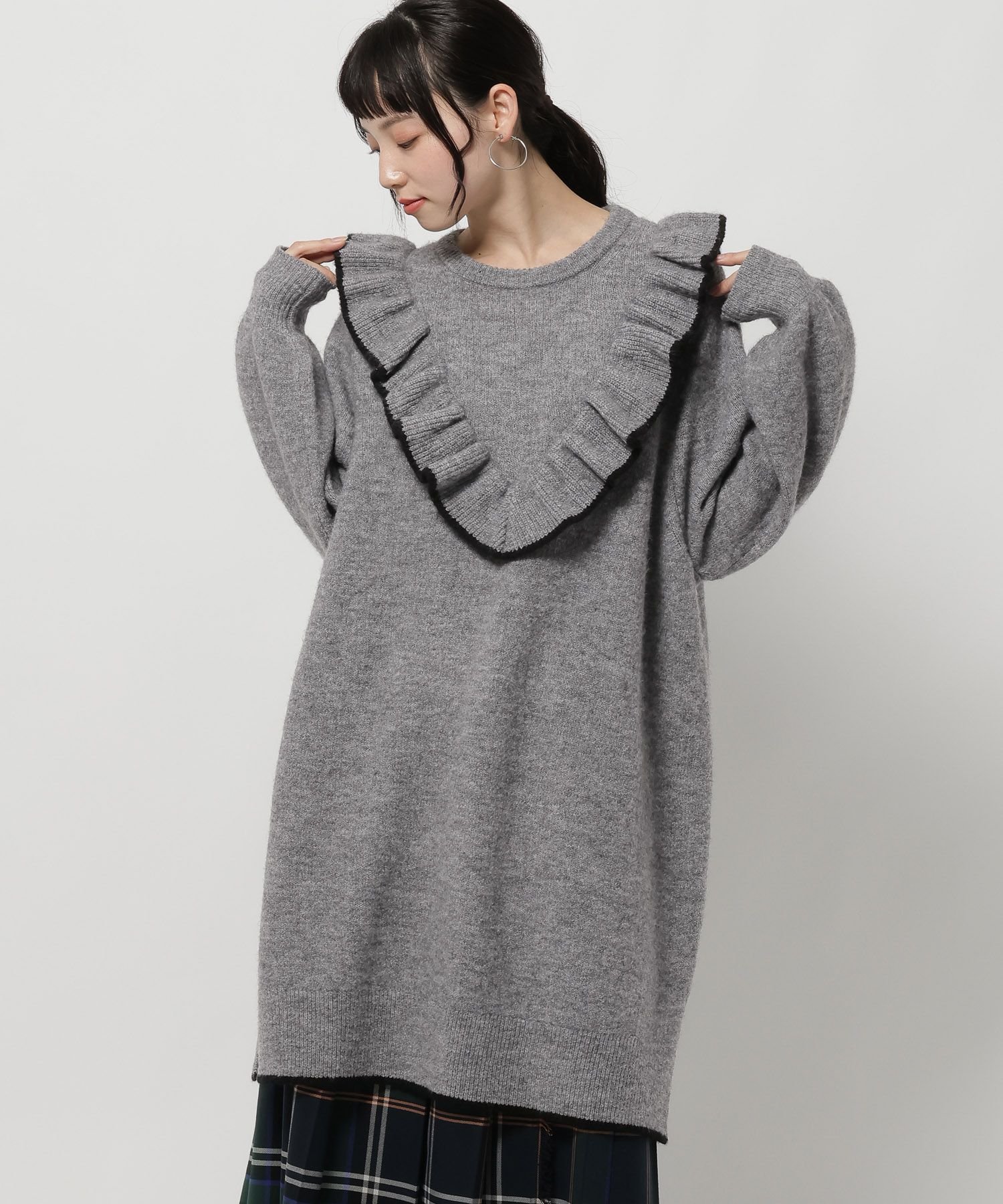 【ニコアンド/niko and】のニットフリルチュニックワンピース インテリア・キッズ・メンズ・レディースファッション・服の通販 founy(ファニー) ファッション Fashion レディースファッション Fashion for Women ワンピース Dresses チュニック Tunic Tops & Dresses おすすめ Recommended / Our Picks アクリル Acrylic Material シンプル Simple, Minimal ストレート Straight, Straight Cut スリット Slit, Slit Detail チュニック Tunic, Long Top デニム Denim, Jeans Material フェミニン Feminine, Girly フリル Frill, Ruffle ロング Long, Long-Length エレガント 上品 Elegant グレー|ID: prp329100004767819 ipo3291000000034883736